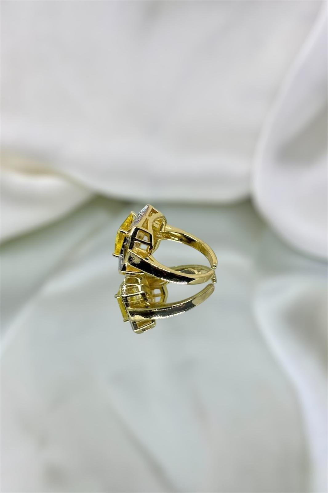Baget Sarı Taşlı Ayarlanabilir Gold Yüzük