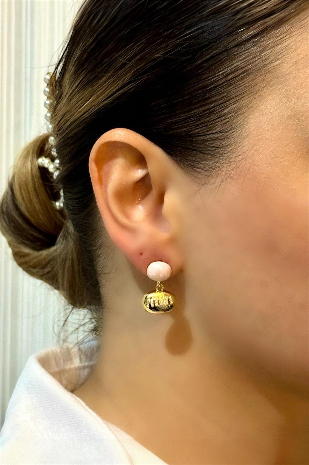 MIU Serisi Pembe Sedef Detaylı Taşlı Gold Küpe1