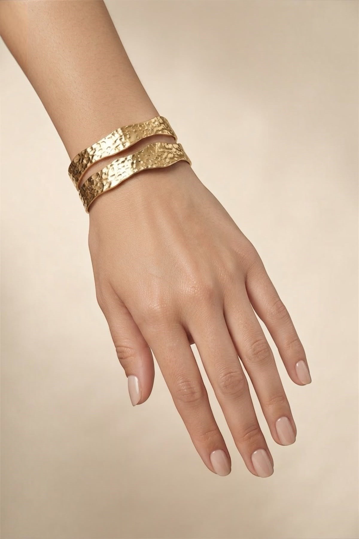 Rose Gold Kaplama Çift Sıralı Dövme Dokulu Kelepçe Bileklik