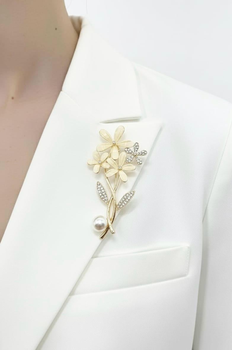 Zirkon Taş Ve İnci Detaylı Yasemin Çiçeği Broş Yaka İğnesi