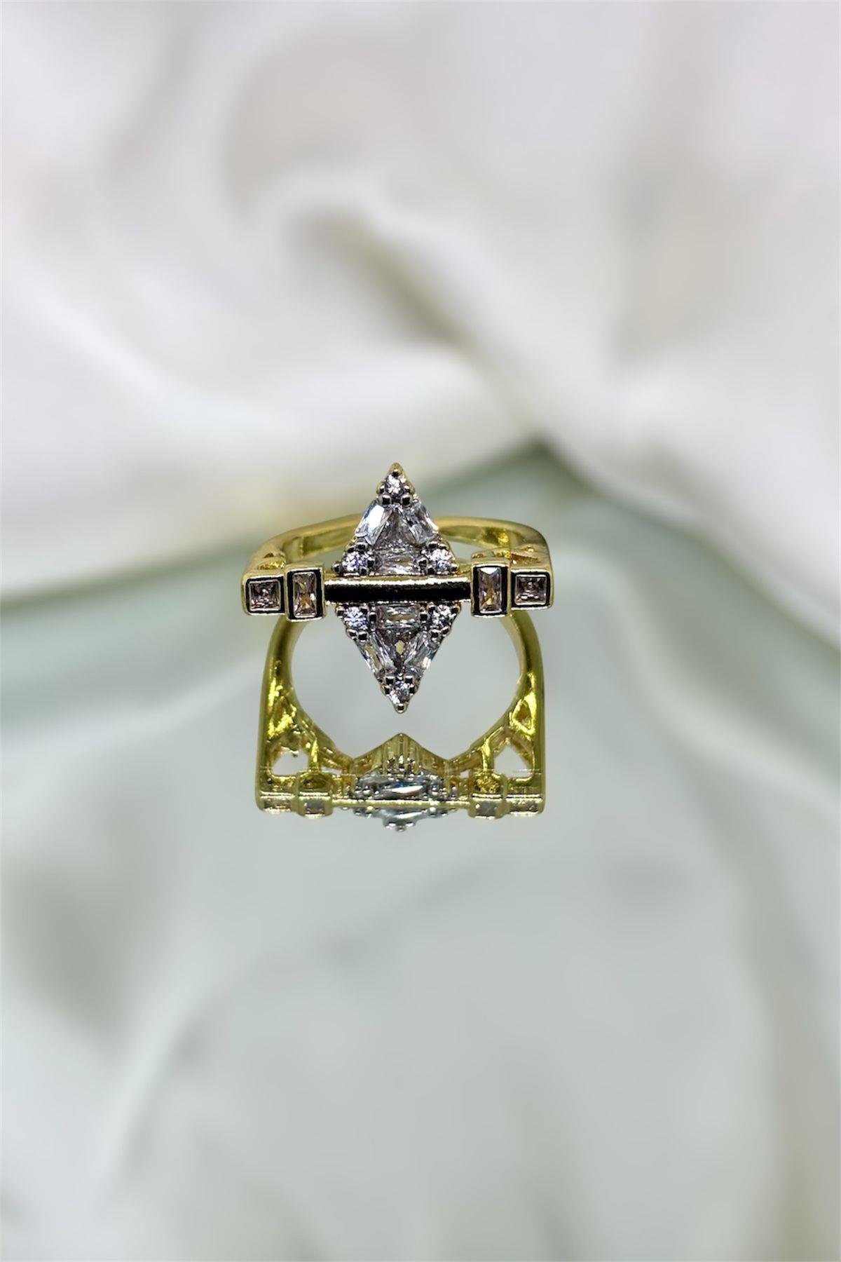 Zirkon Taşlı Üçgen Model Ayaarlanabilir Gold Yüzük