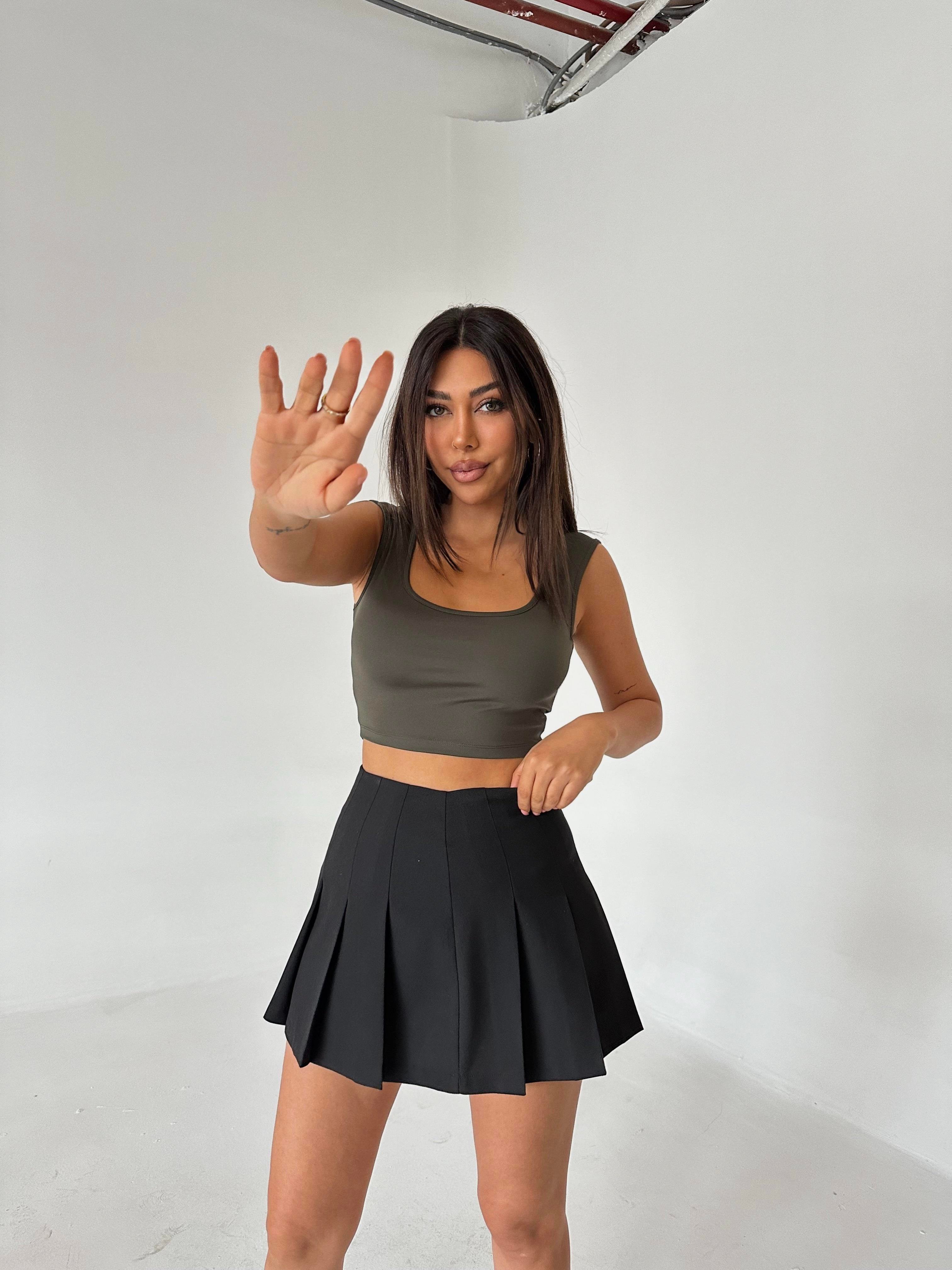 GENİŞ ASKILI CROP TOP