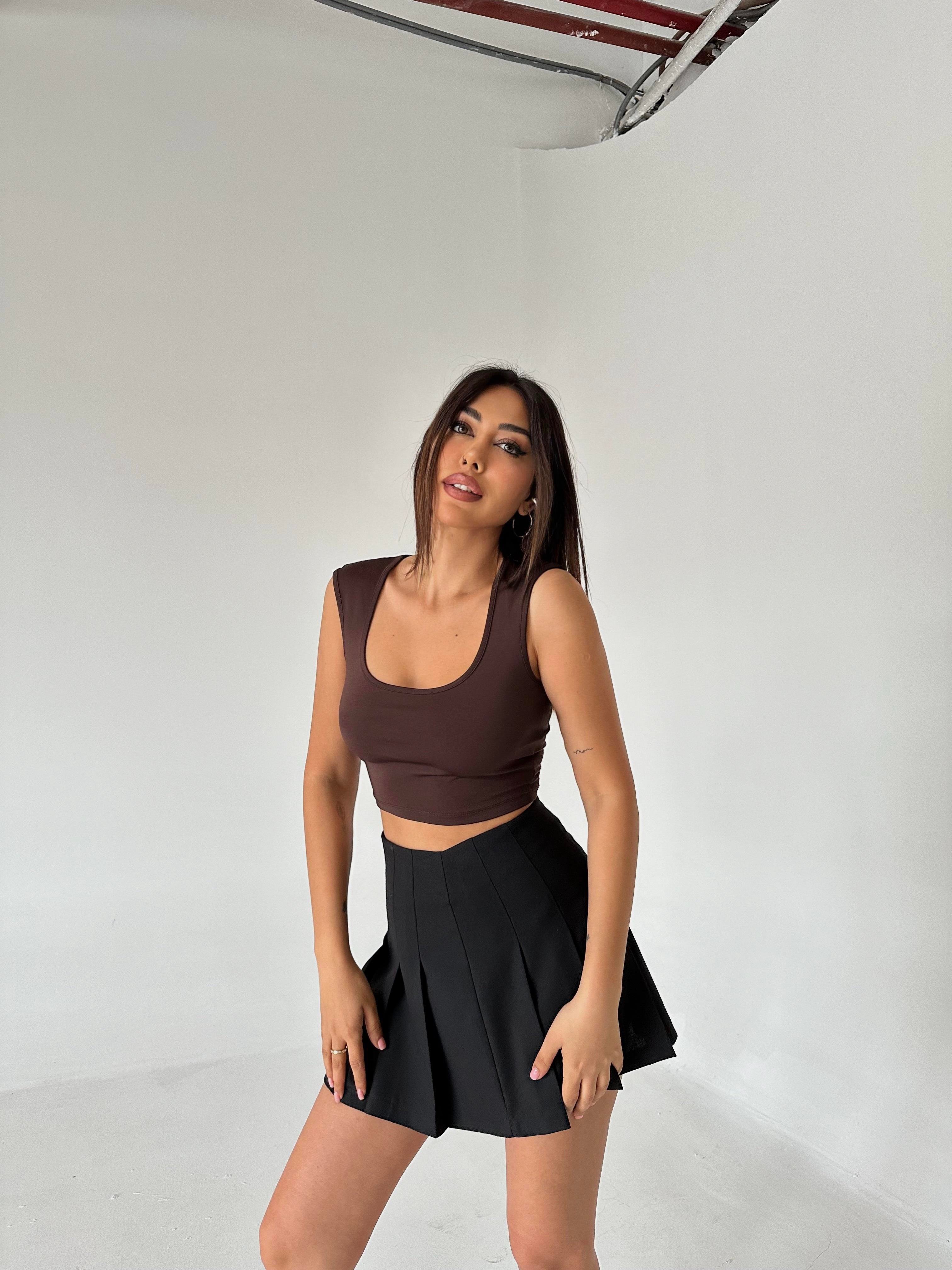 GENİŞ ASKILI CROP TOP