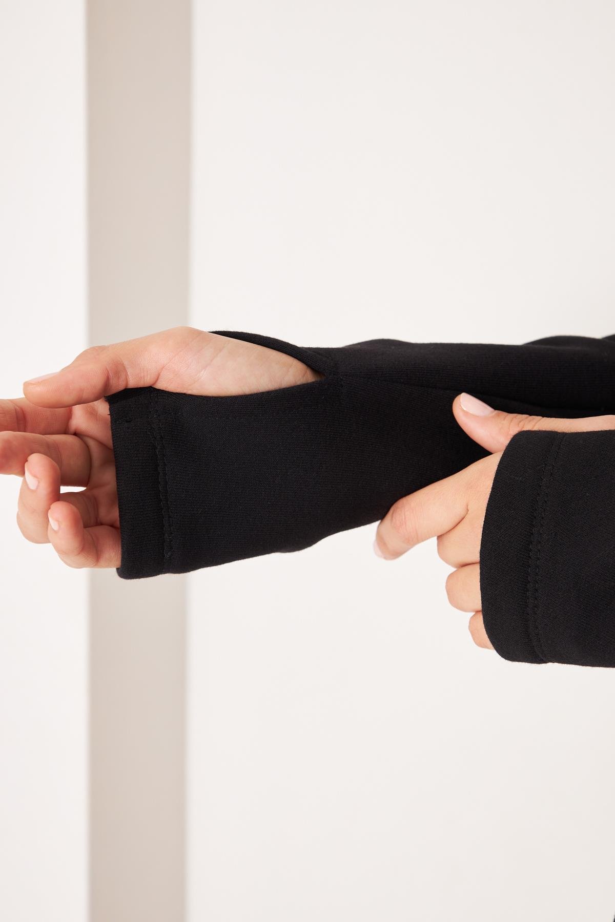 KAPÜŞONLU PARMAK GEÇMELİ KOL TRENC SWEAT