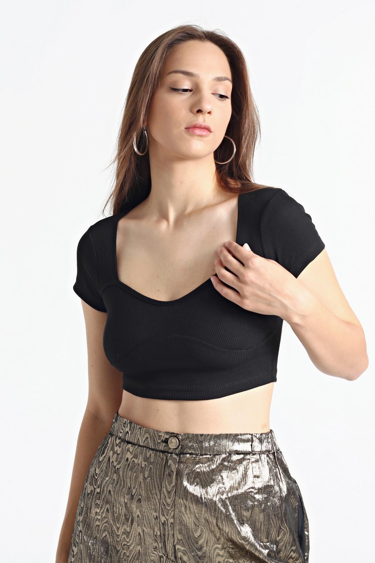 ÖN DETAYLI CROP TOP