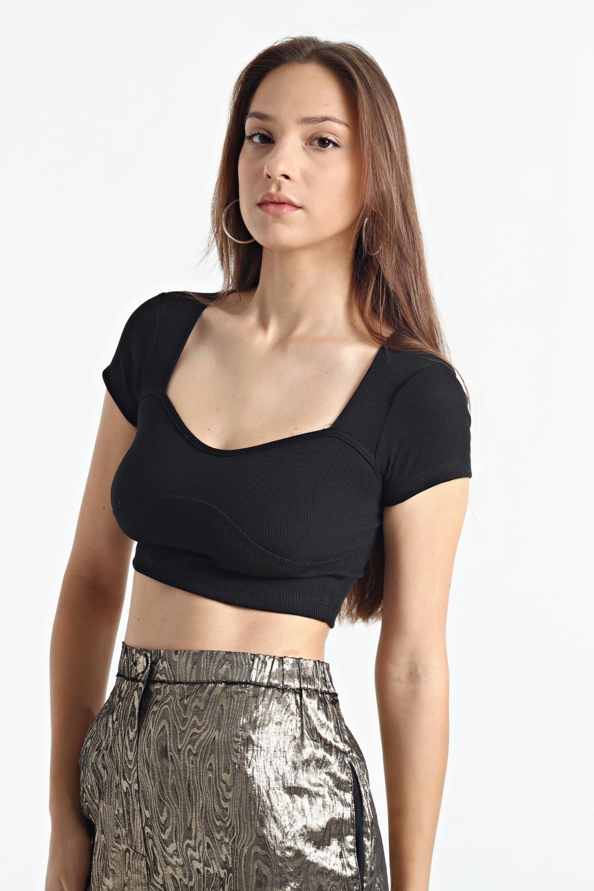 ÖN DETAYLI CROP TOP