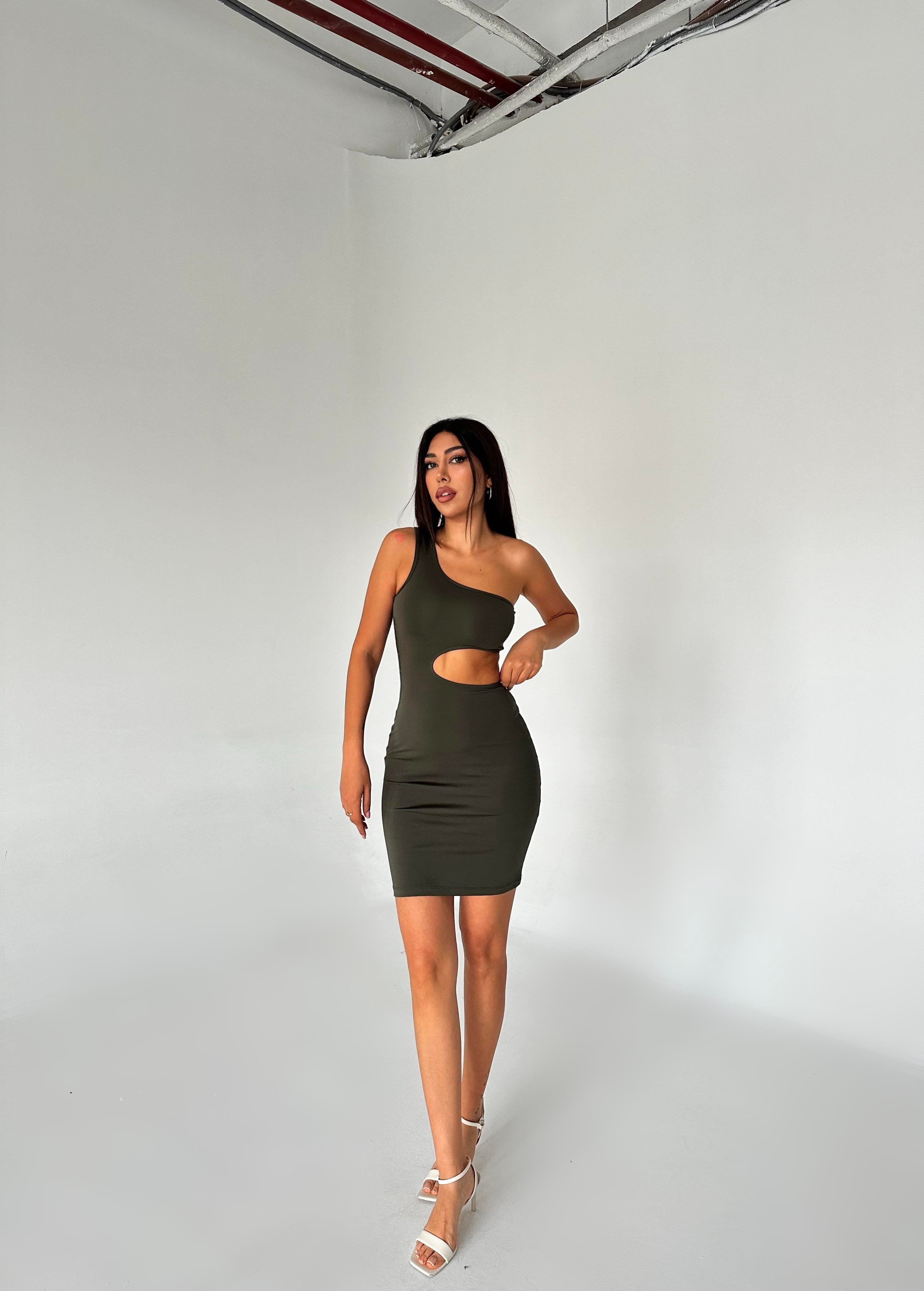 TEK OMUZ AÇIK CUT OUT DETAYLI SLİM FIT ELBİSE