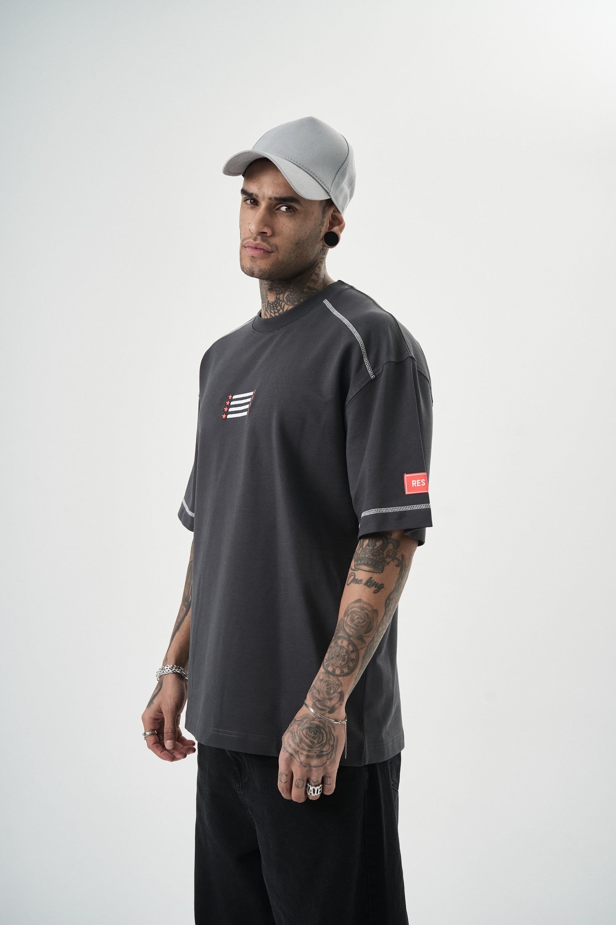 erkek-22-yazili-nakisli-oversize-t-shi-946ab3.jpg