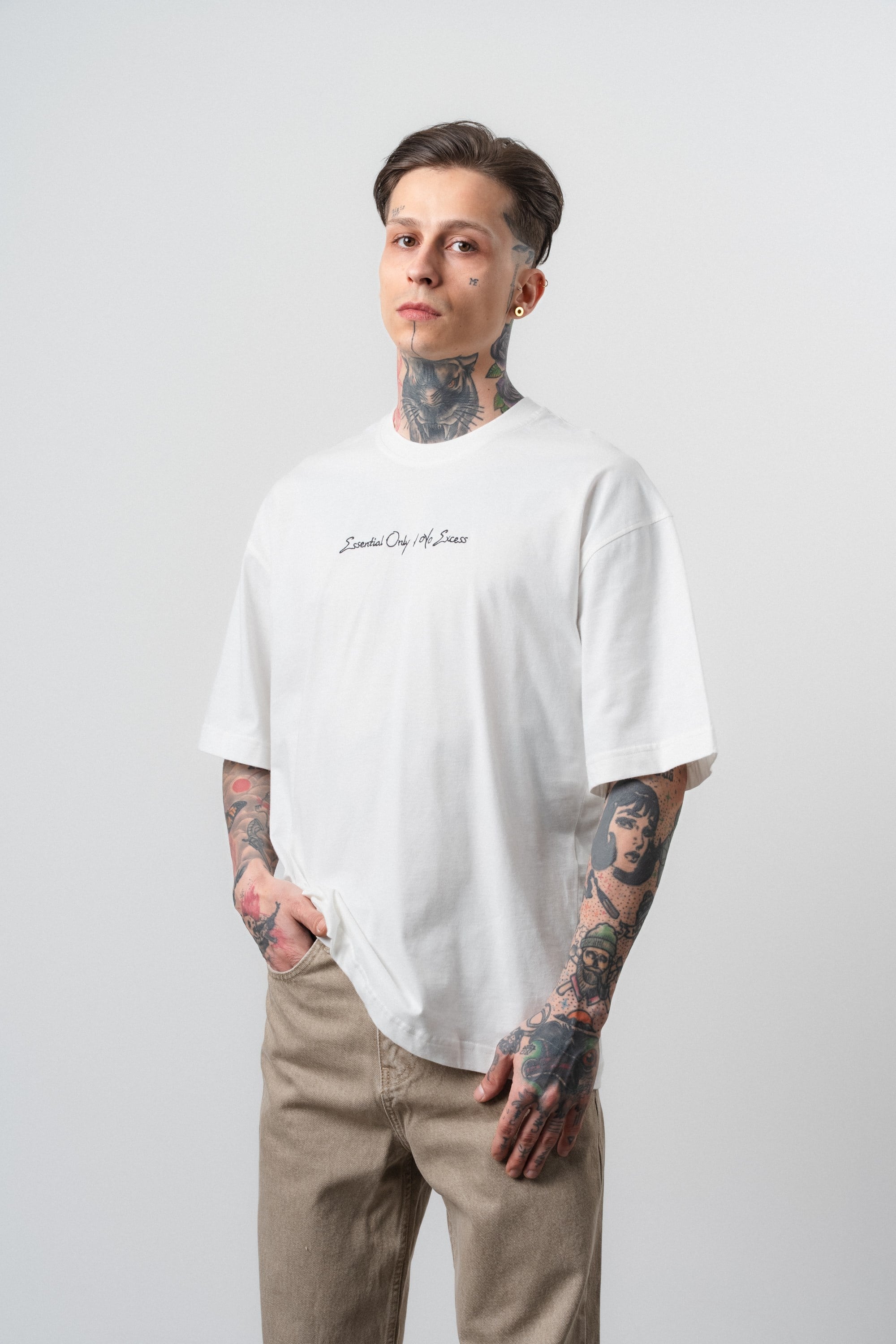 Erkek Essential Nakış Detaylı Oversize T-Shirt Ekru