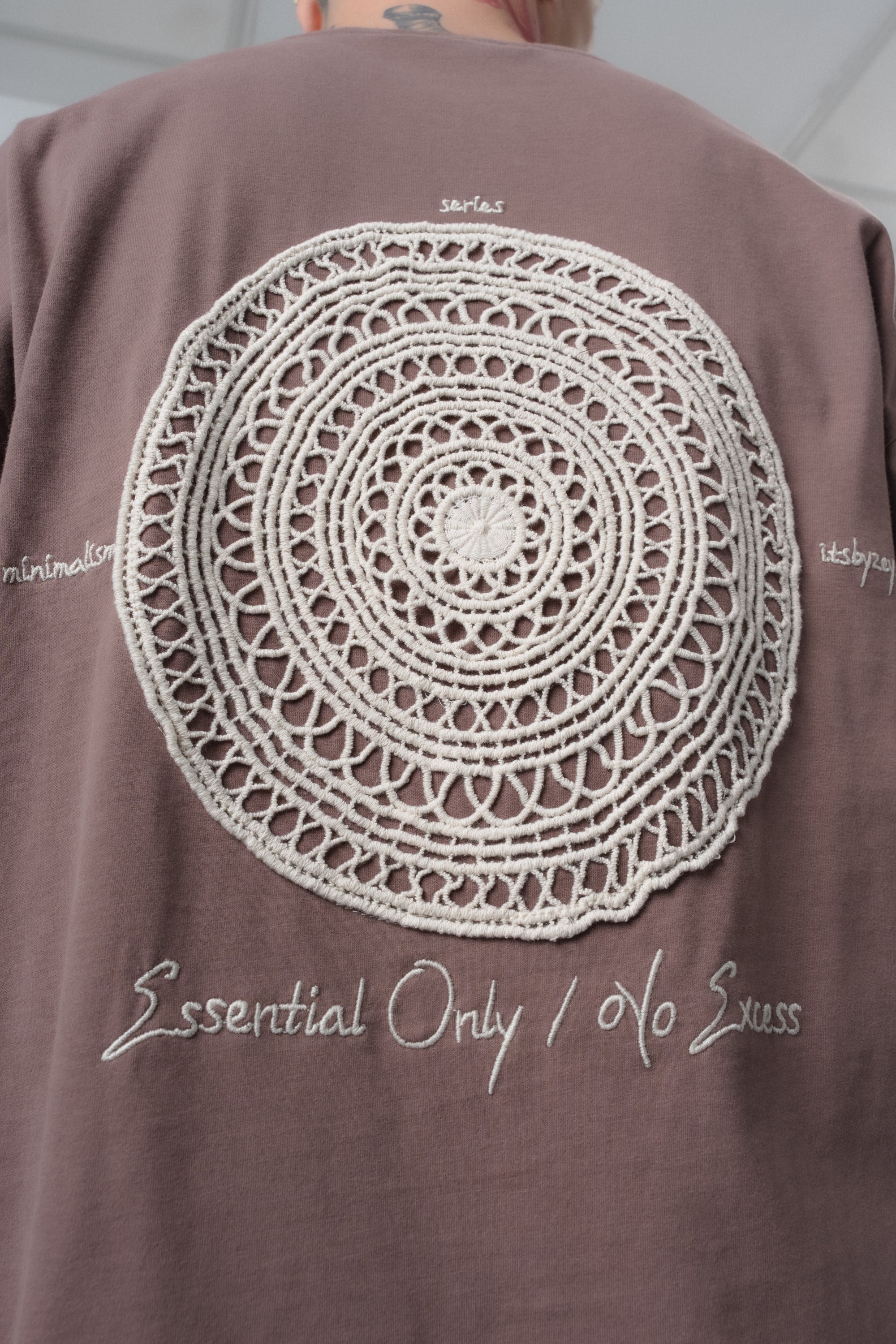 Erkek Essential Nakış Detaylı Oversize T-Shirt Kahve
