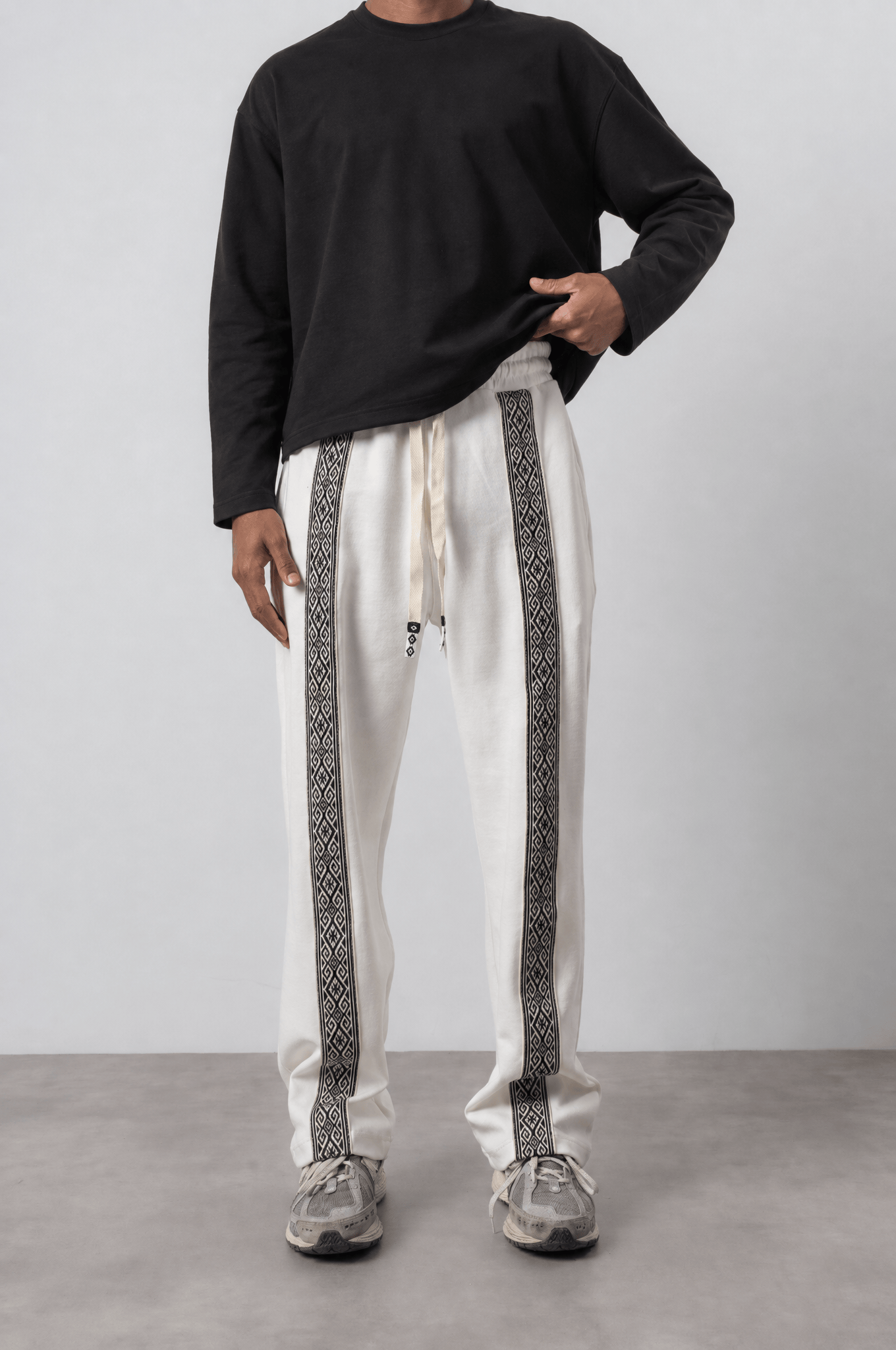 Erkek Etnik Şerit Detaylı Doubleface Baggy Eşofman Altı Ekru