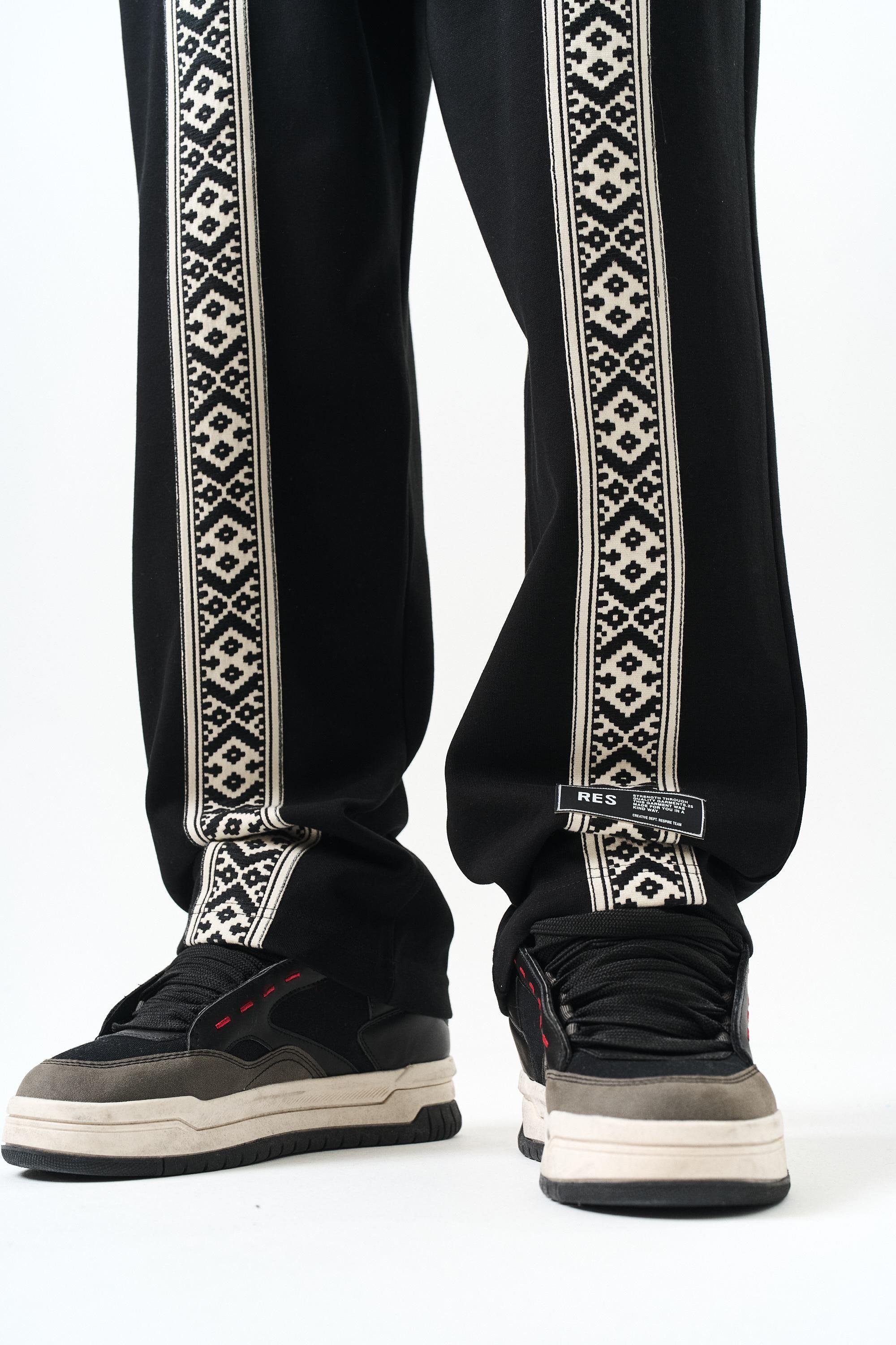 Erkek Etnik Şerit Detaylı İnterlok Baggy Eşofman Altı Siyah