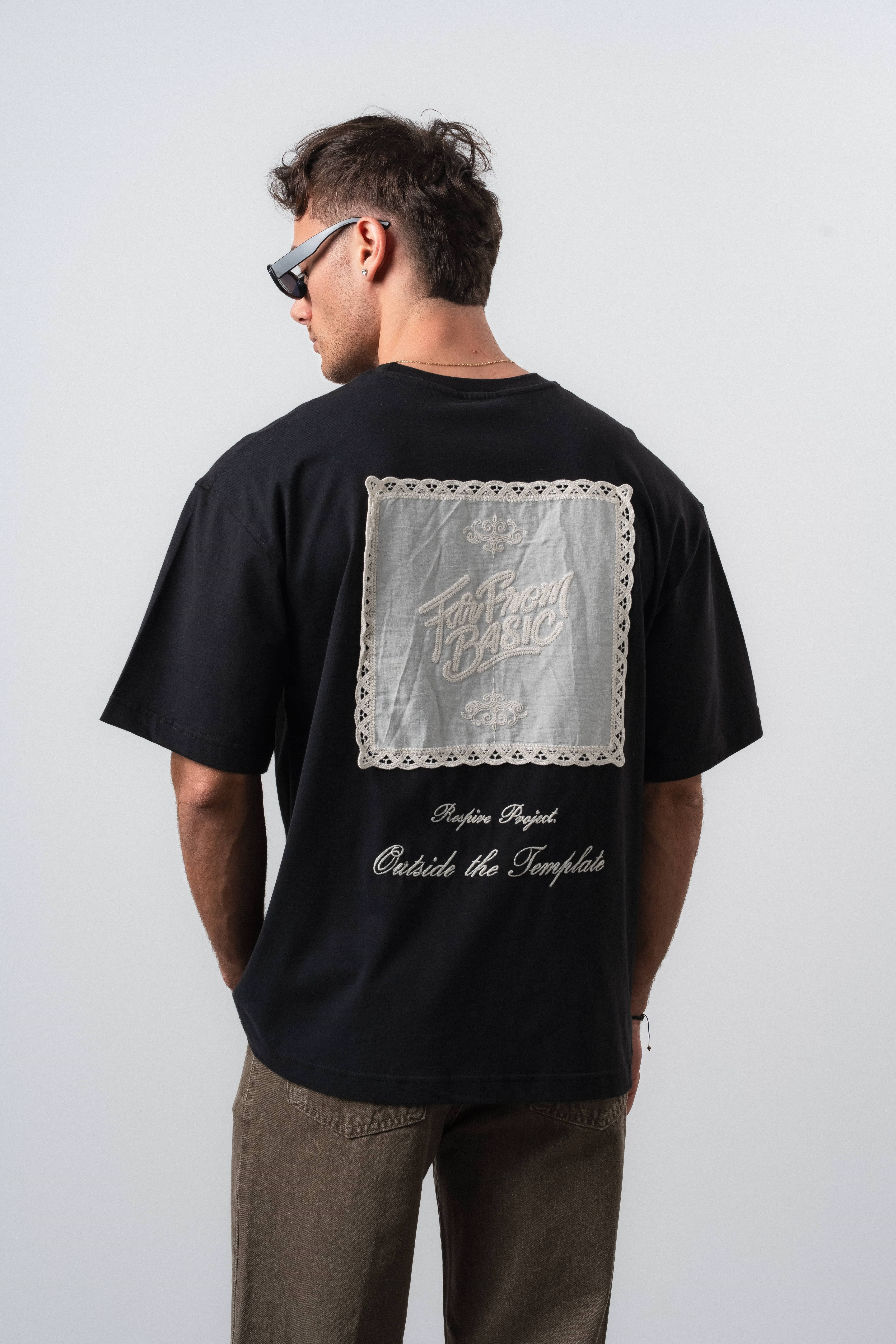 Erkek Far From Basic Nakışlı Oversize T-Shirt Siyah
