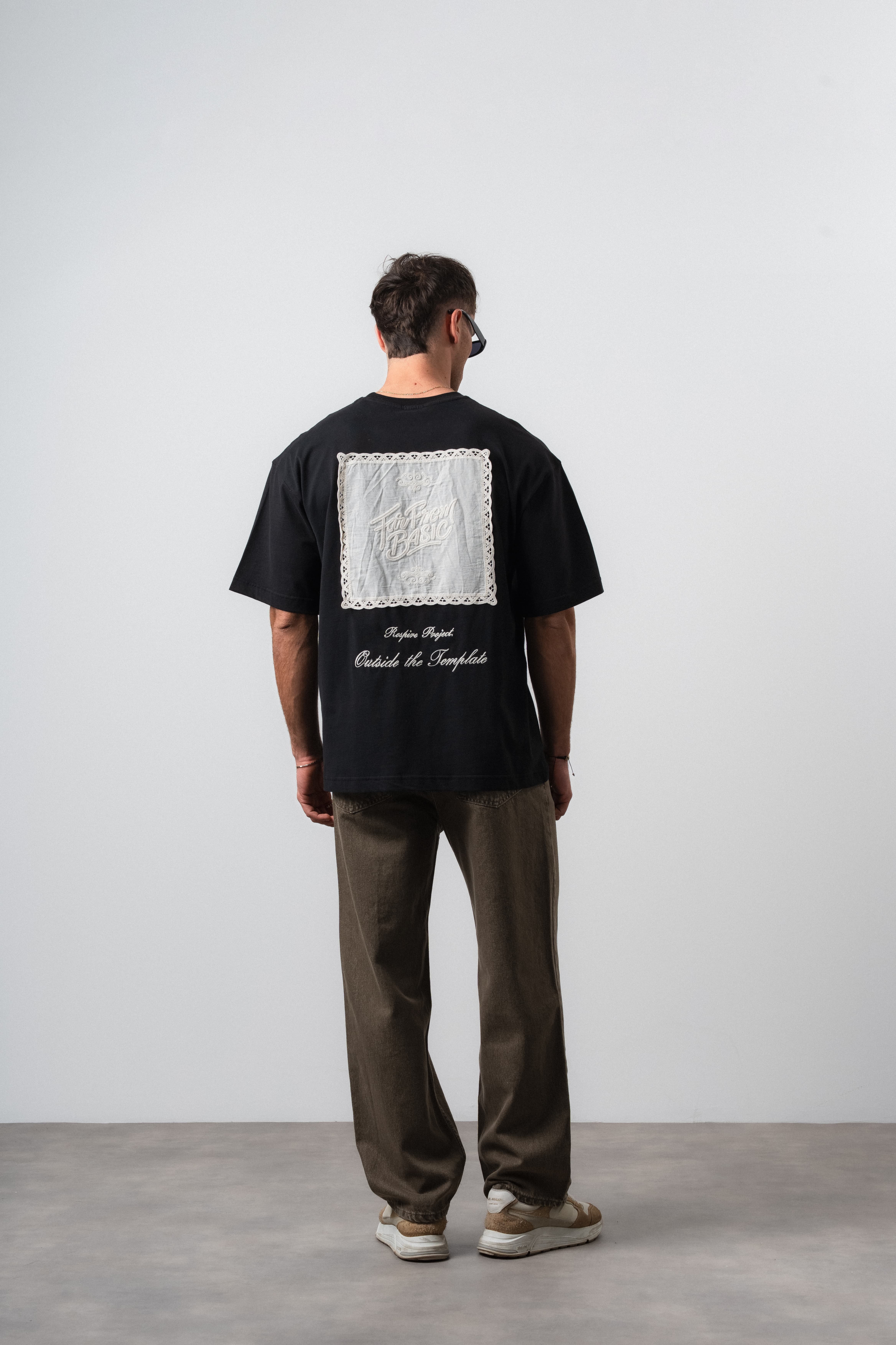 Erkek Far From Basic Nakışlı Oversize T-Shirt Siyah