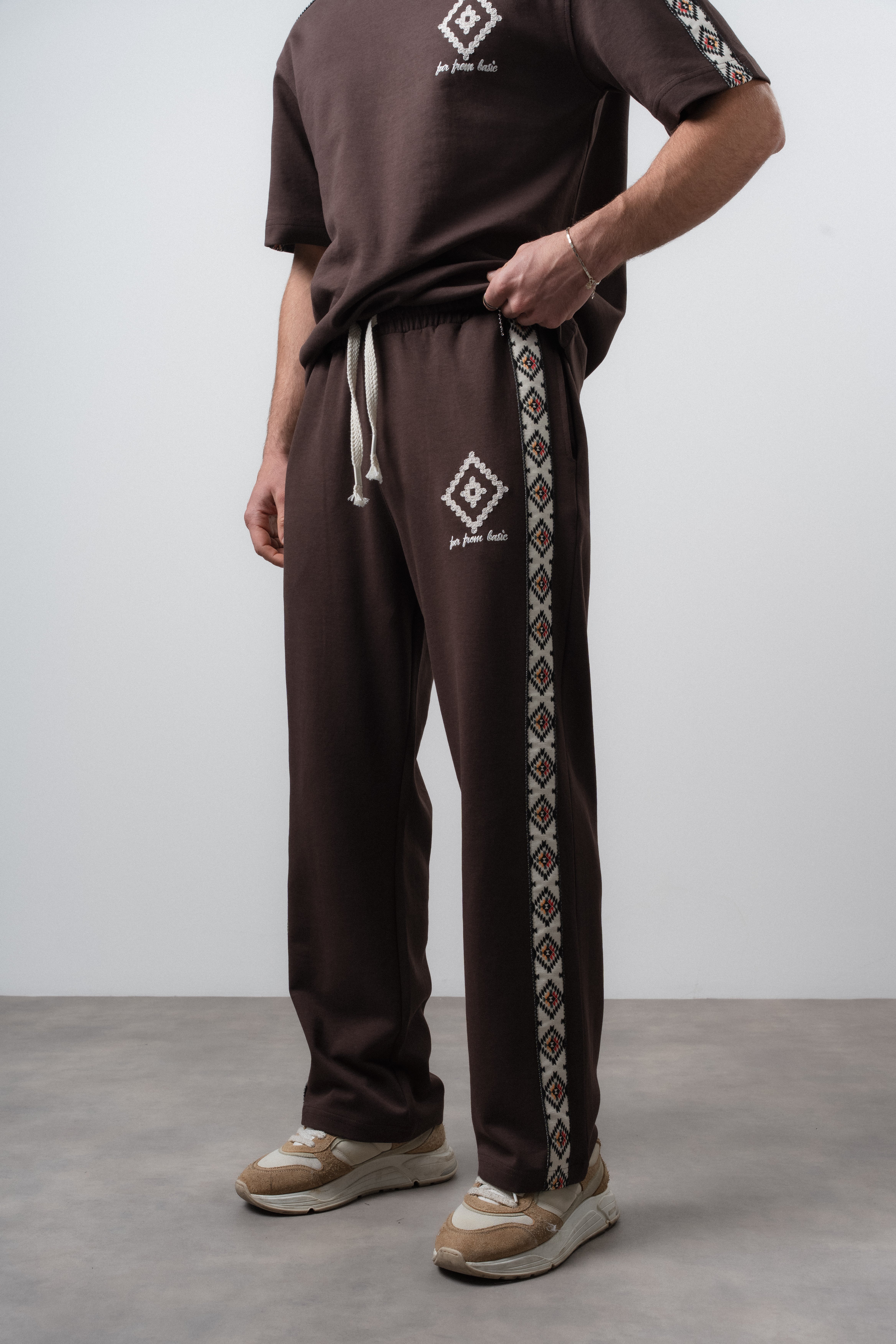 Erkek Far From Basic Şerit Detaylı Baggy Eşofman Altı Kahve