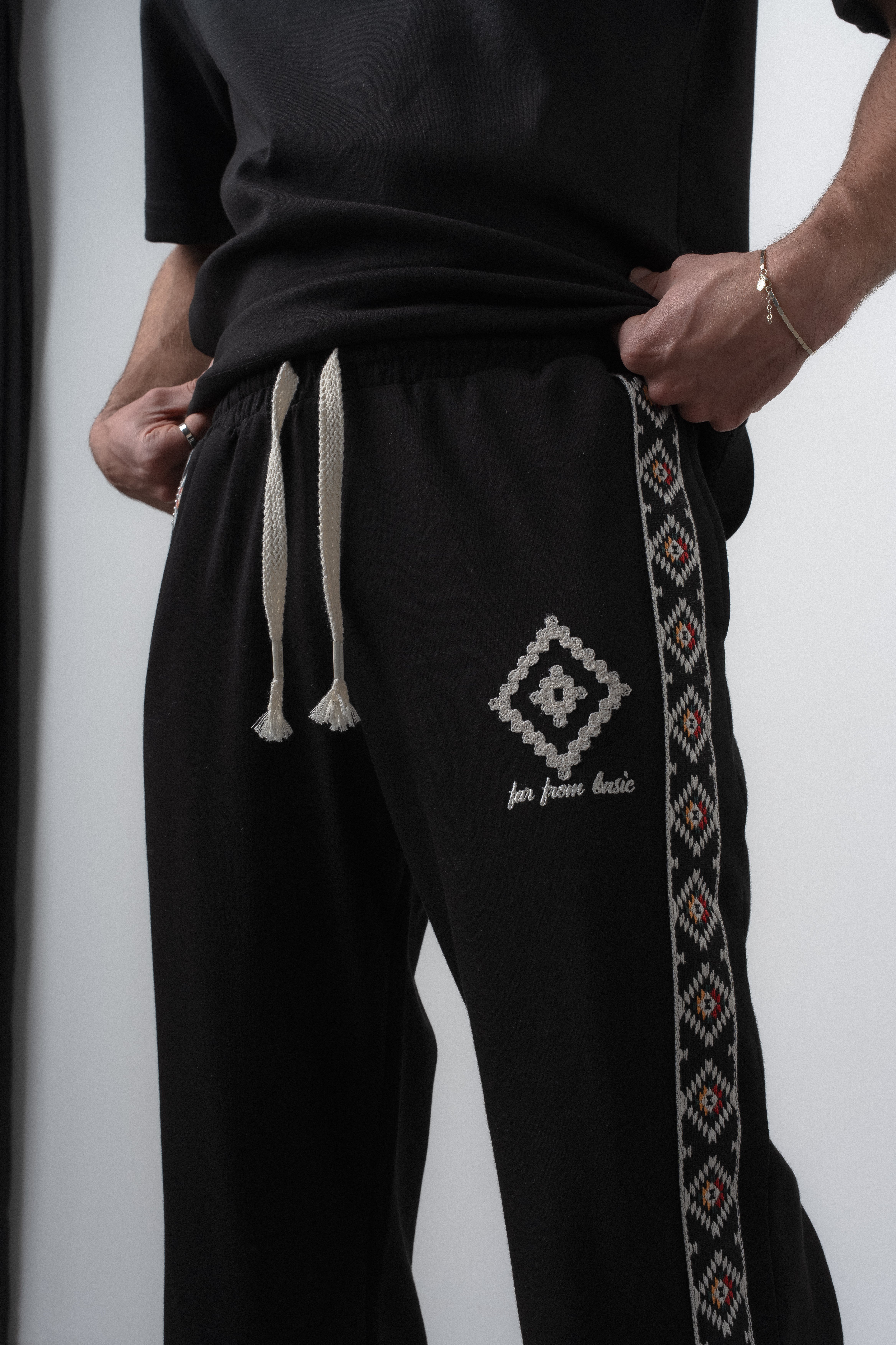 Erkek Far From Basic Şerit Detaylı Baggy Eşofman Altı Siyah