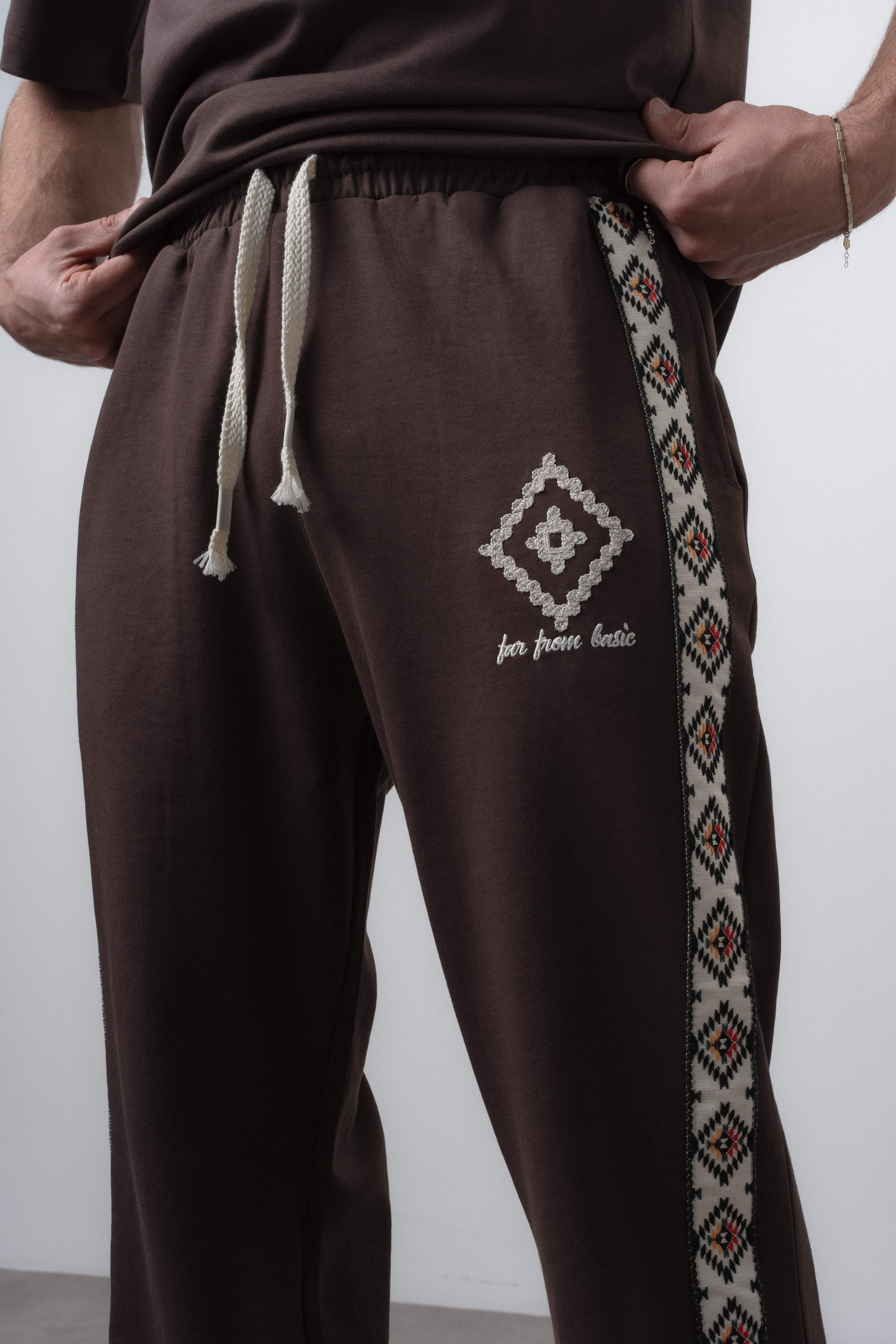 Erkek Far From Basic Şerit Detaylı Baggy Eşofman Altı Kahve