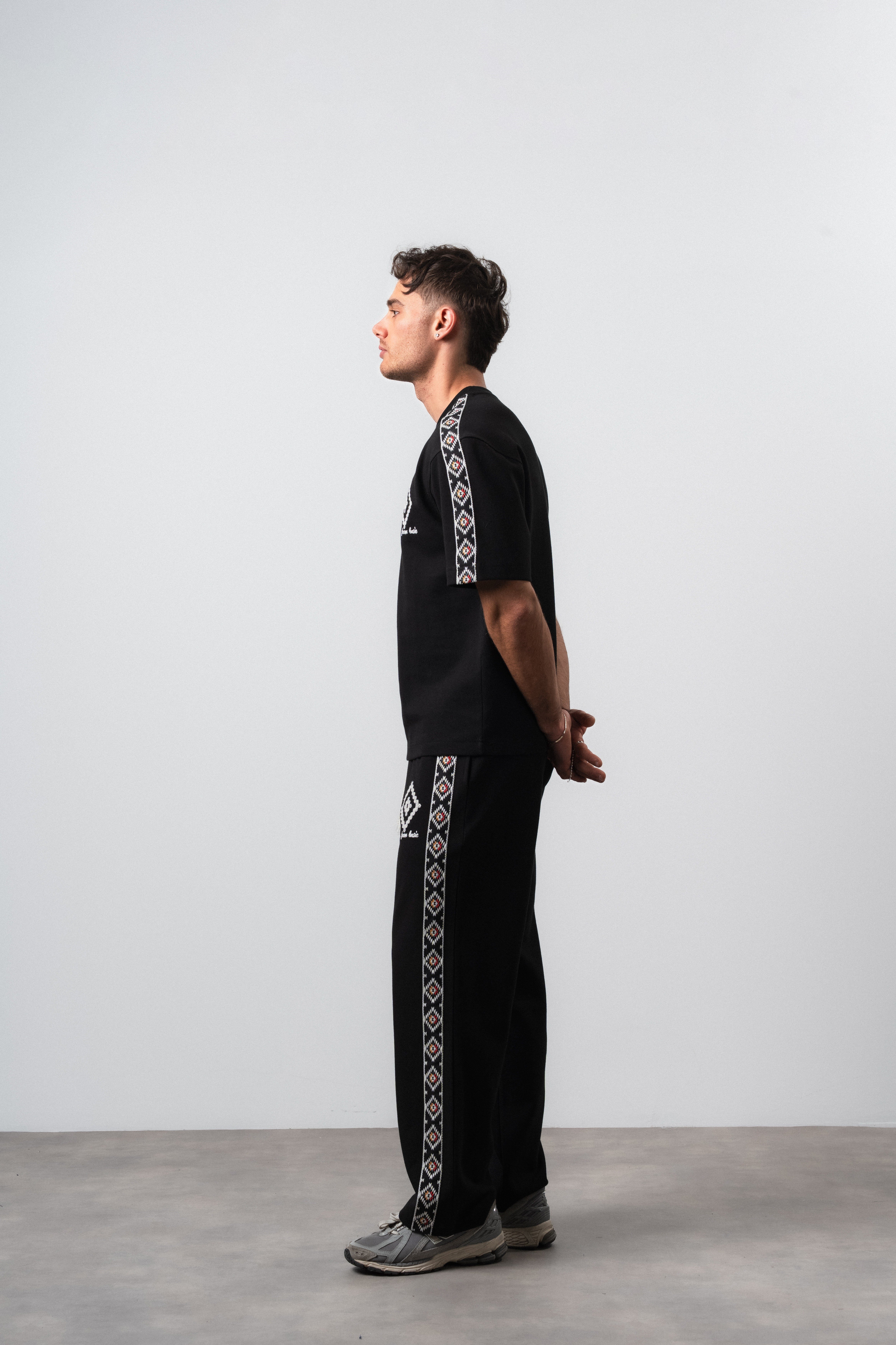 Erkek Far From Basic Şerit Detaylı Regular Fit T-Shirt Pantolon Takım Siyah