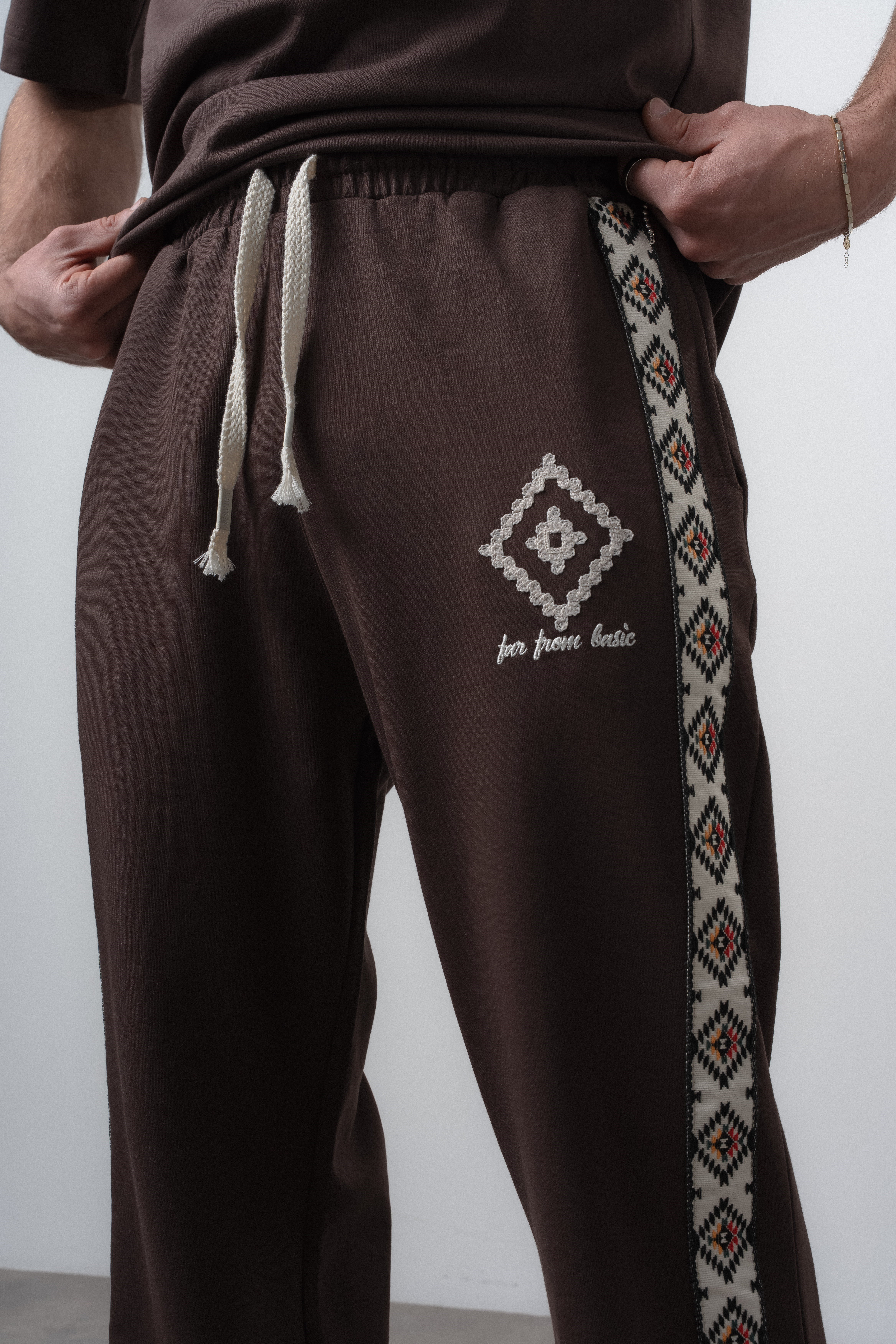 Erkek Far From Basic Şerit Detaylı Regular Fit T-Shirt Pantolon Takım Kahve