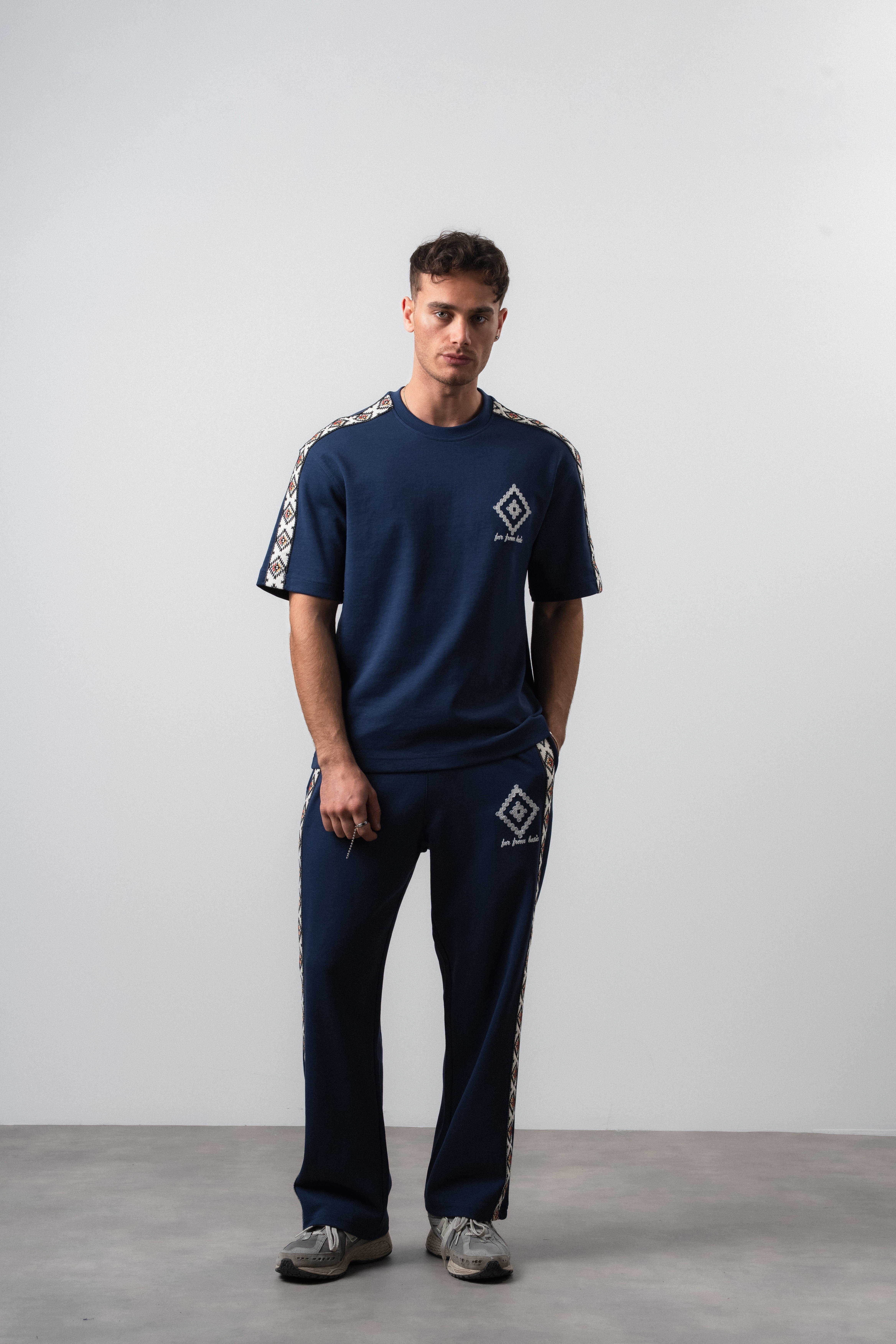 Erkek Far From Basic Şerit Detaylı Regular Fit T-Shirt Pantolon Takım Lacivert