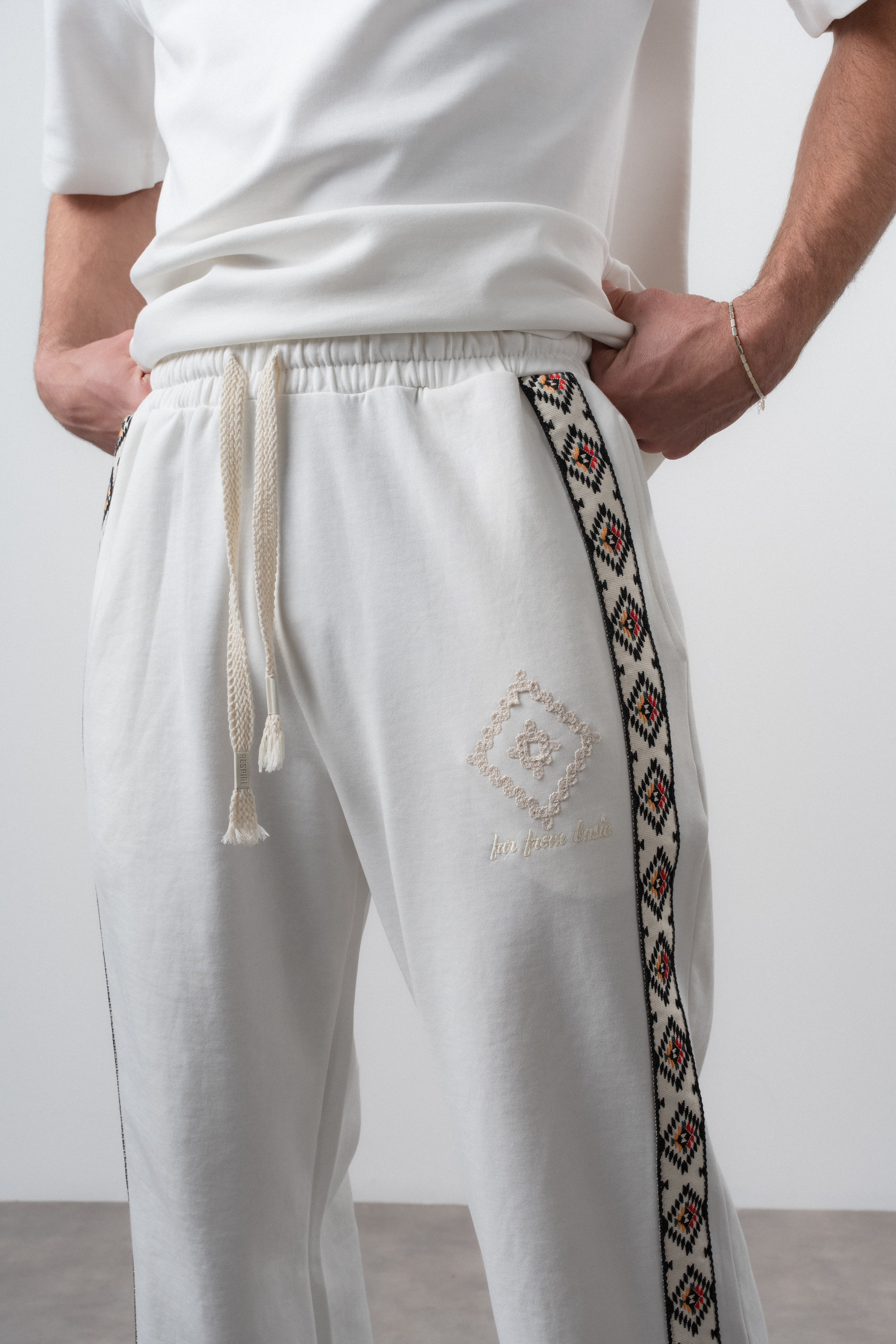 Erkek Far From Basic Şerit Detaylı Regular Fit T-Shirt Pantolon Takım Ekru