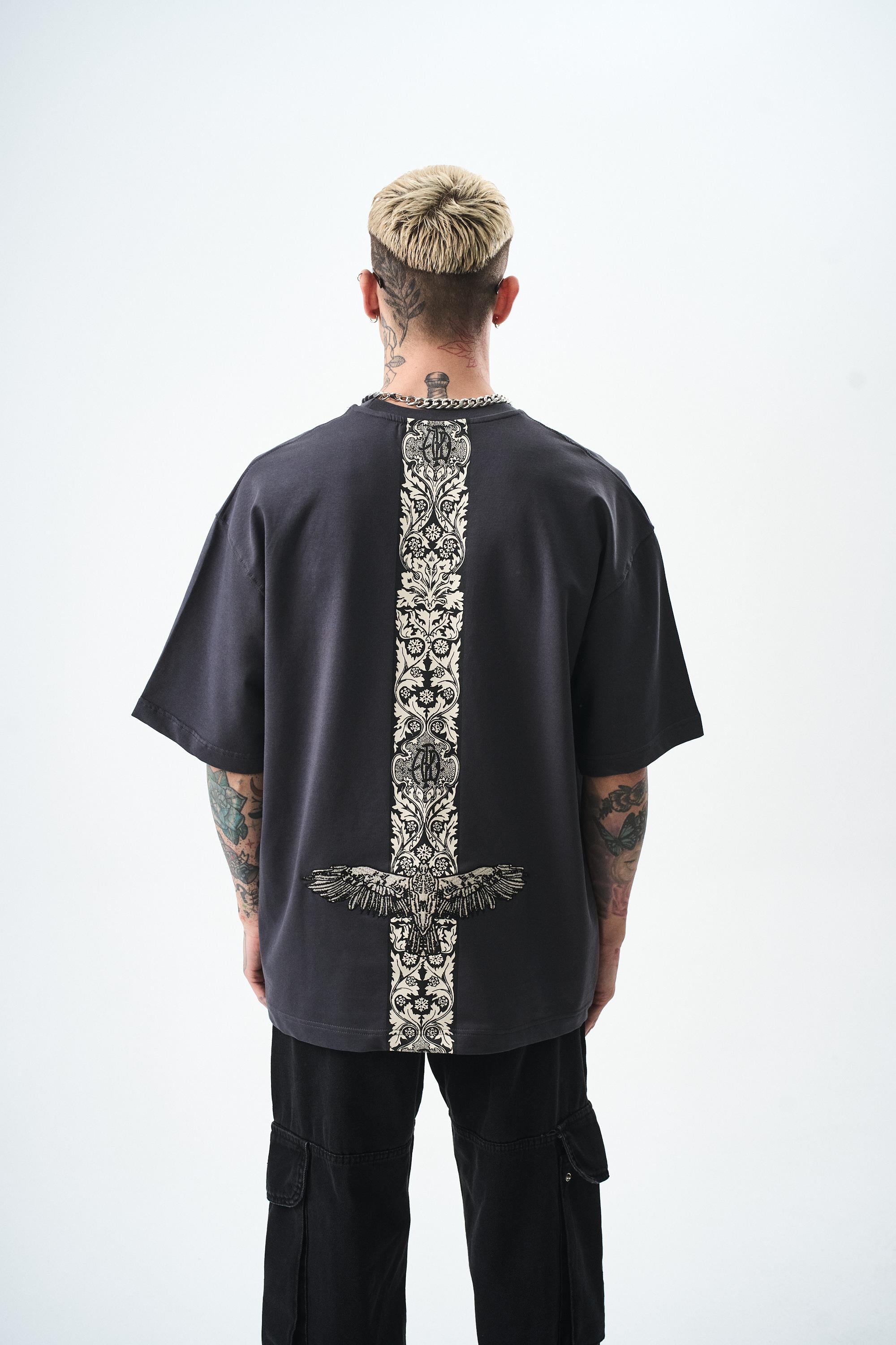 erkek-feel-nakis-detayli-oversize-t-sh-e72b5c.jpg