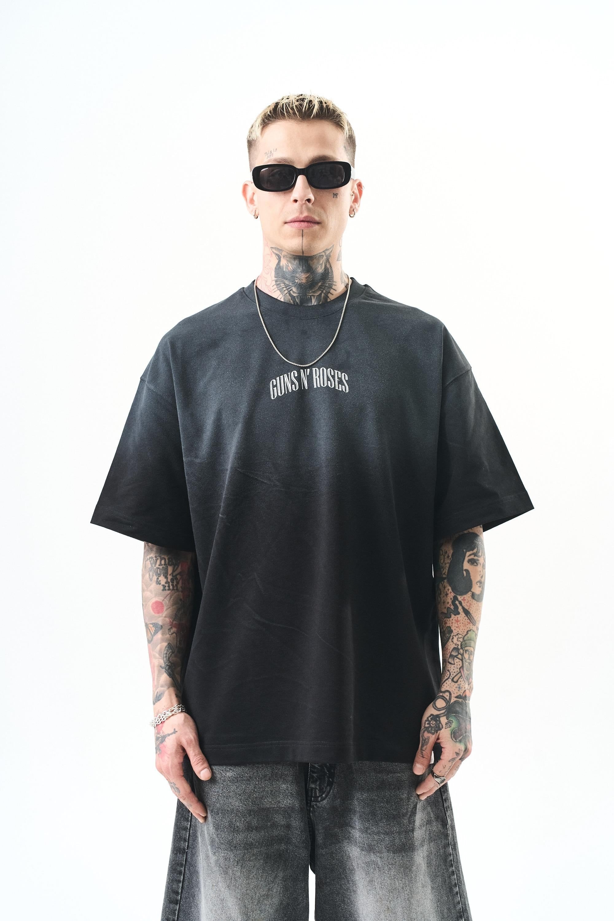 erkek-guns-roses-baskili-oversize-t-sh-6fac66.jpg