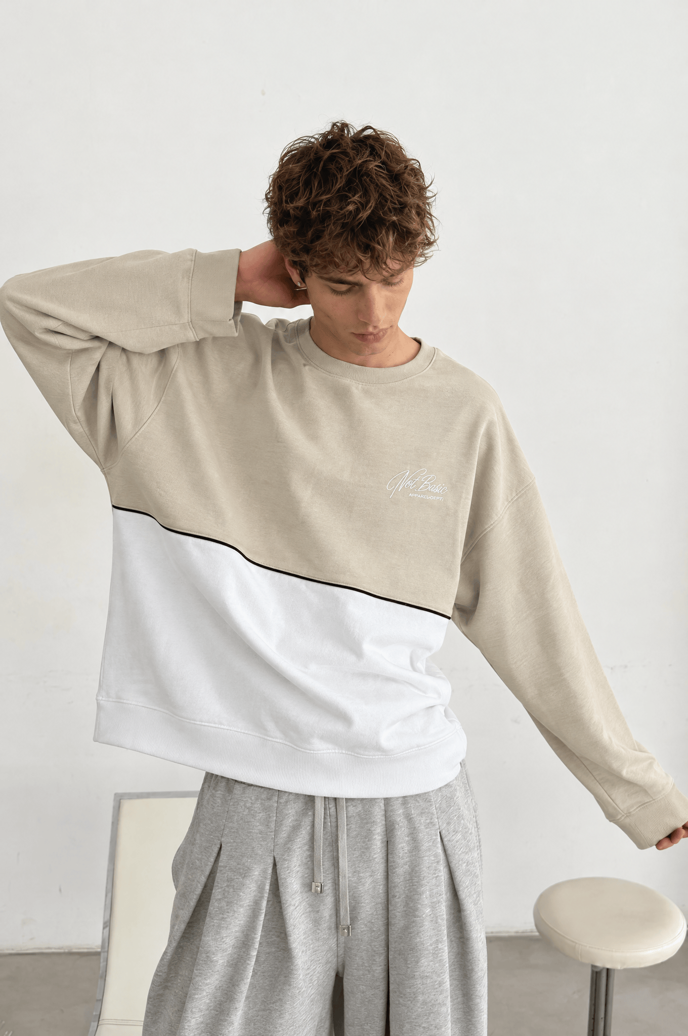 Erkek Not Basic Project Nakışlı Oversize Sweatshirt Bej