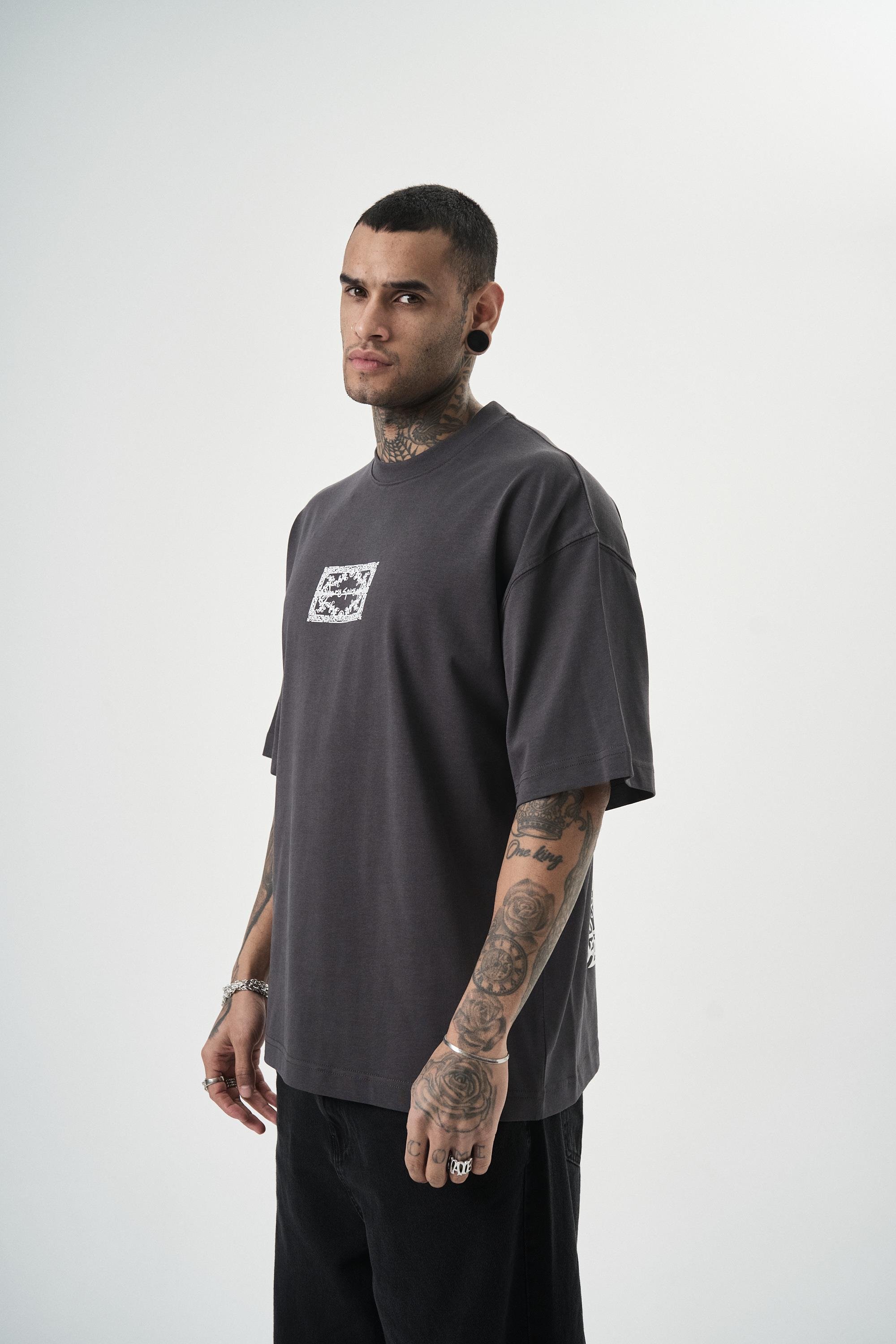 erkek-ornaments-baskili-oversize-t-shi-53-e17.jpg