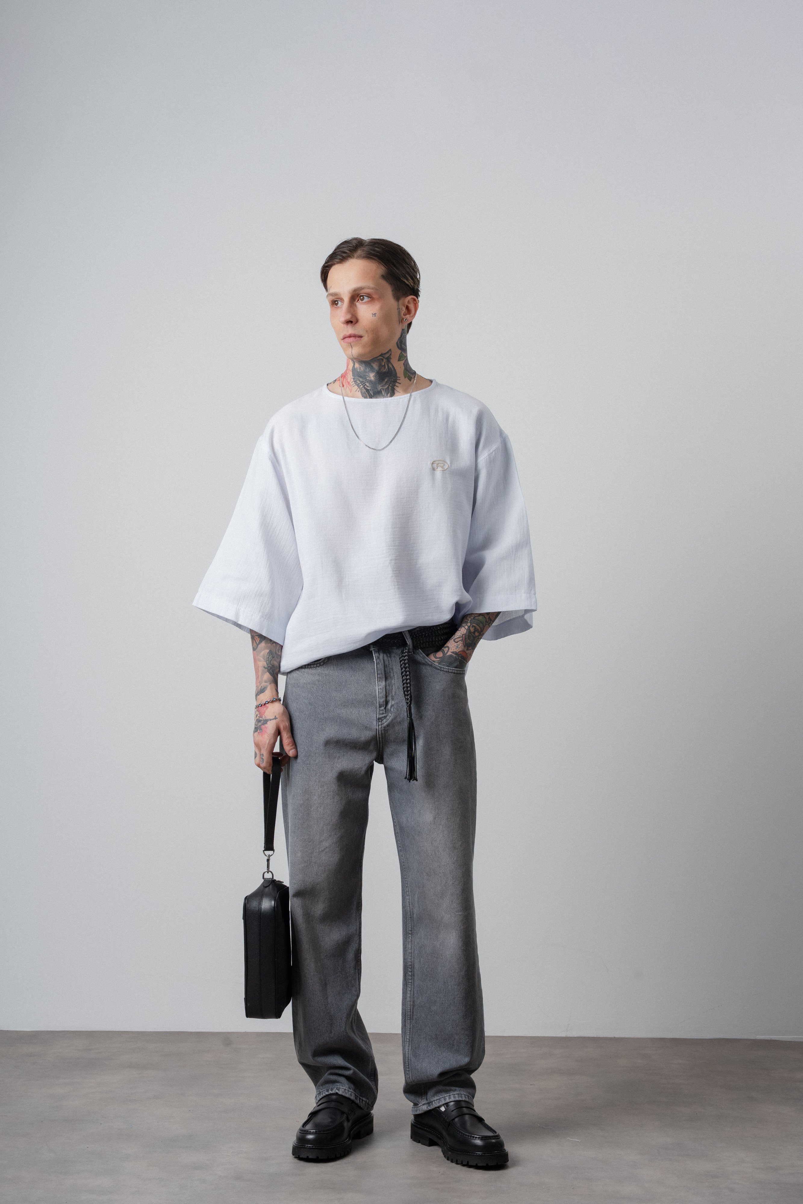 Erkek R Nakışlı Fakir Kol Müslin Oversize T-Shirt Beyaz