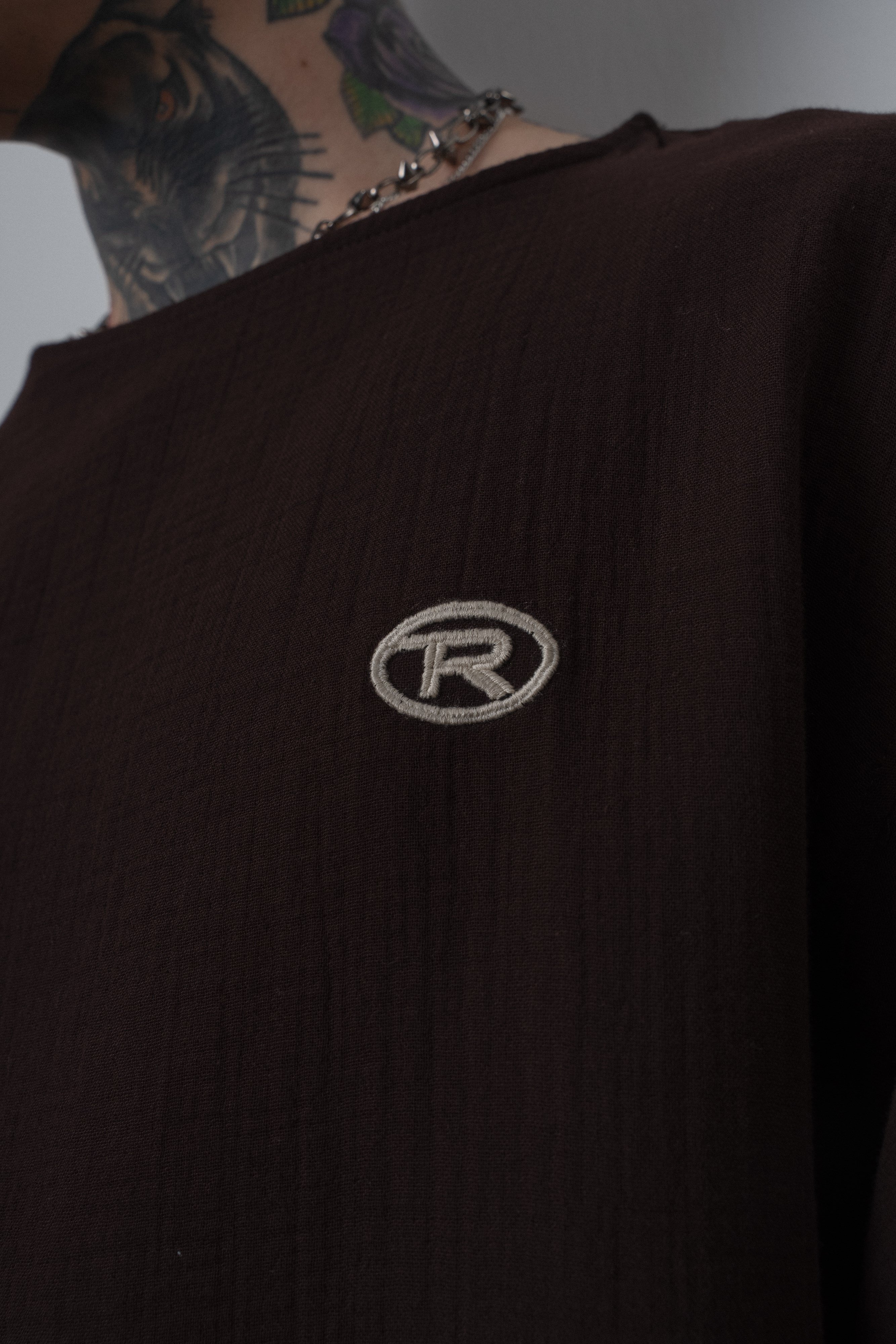 Erkek R Nakışlı Fakir Kol Müslin Oversize T-Shirt Acı Kahve