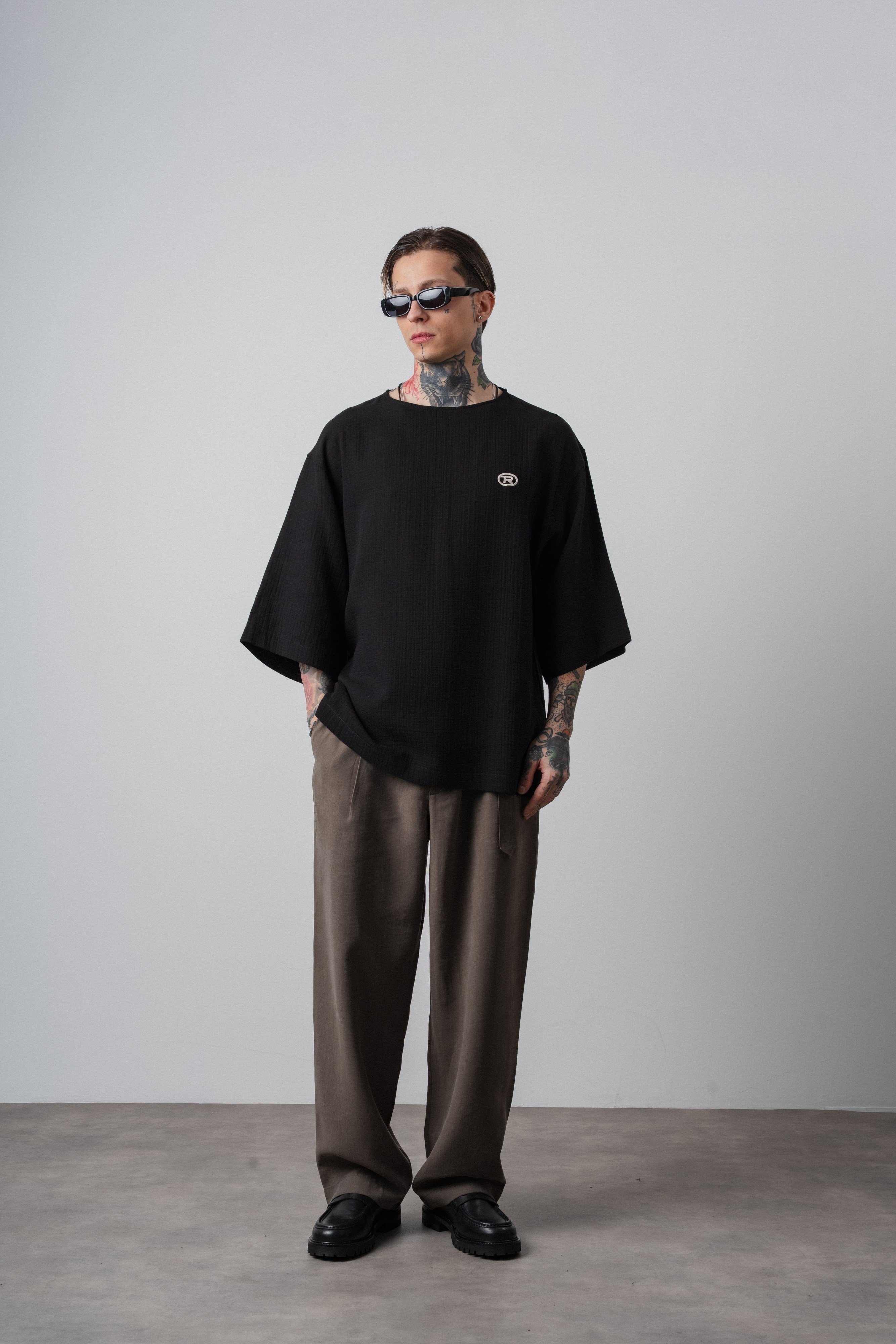 Erkek R Nakışlı Fakir Kol Müslin Oversize T-Shirt Siyah