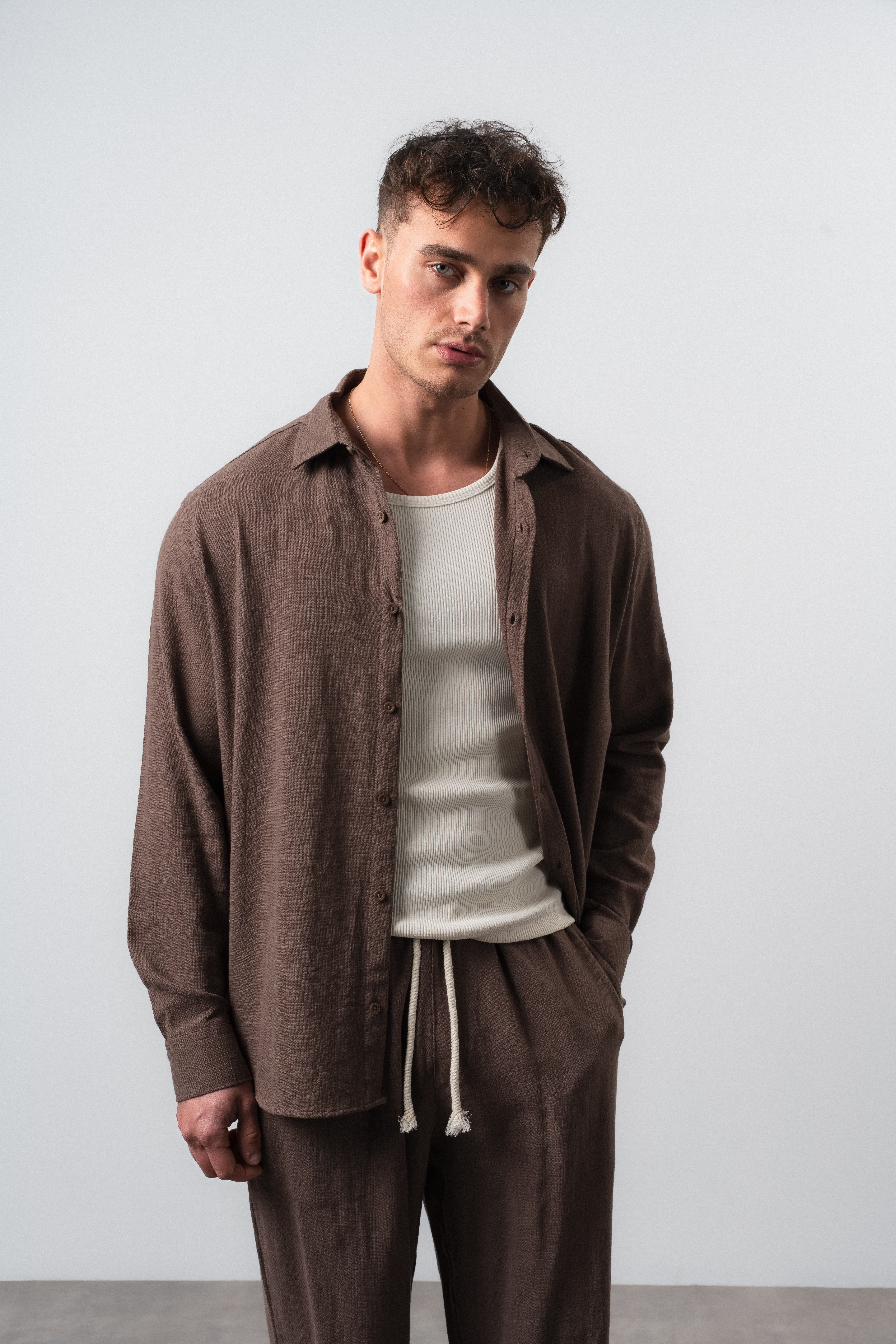 Erkek R Nakışlı Uzun Kollu Oversize Gömlek Kahve