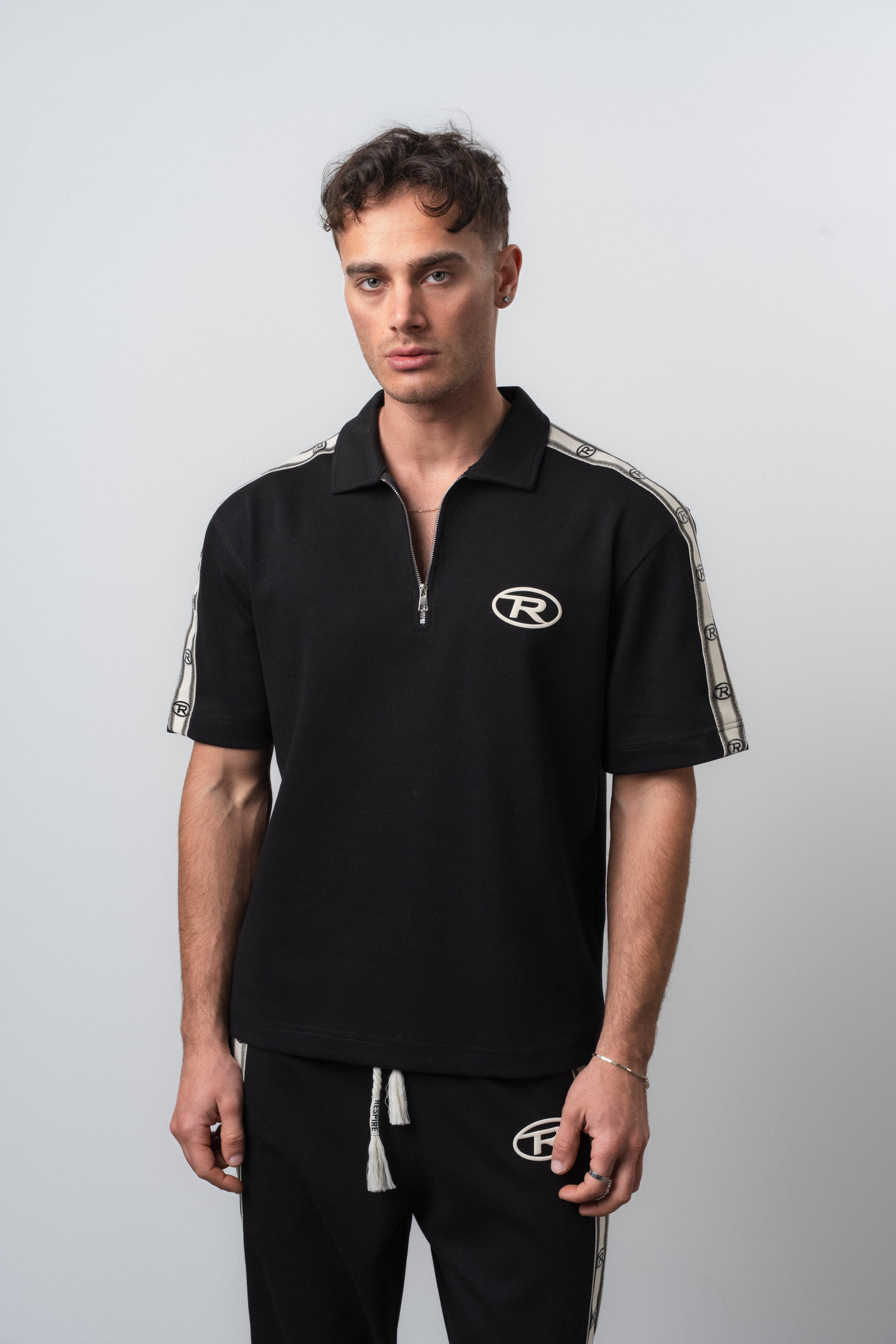 Erkek R Şerit Detaylı Regular Fit T-Shirt Siyah