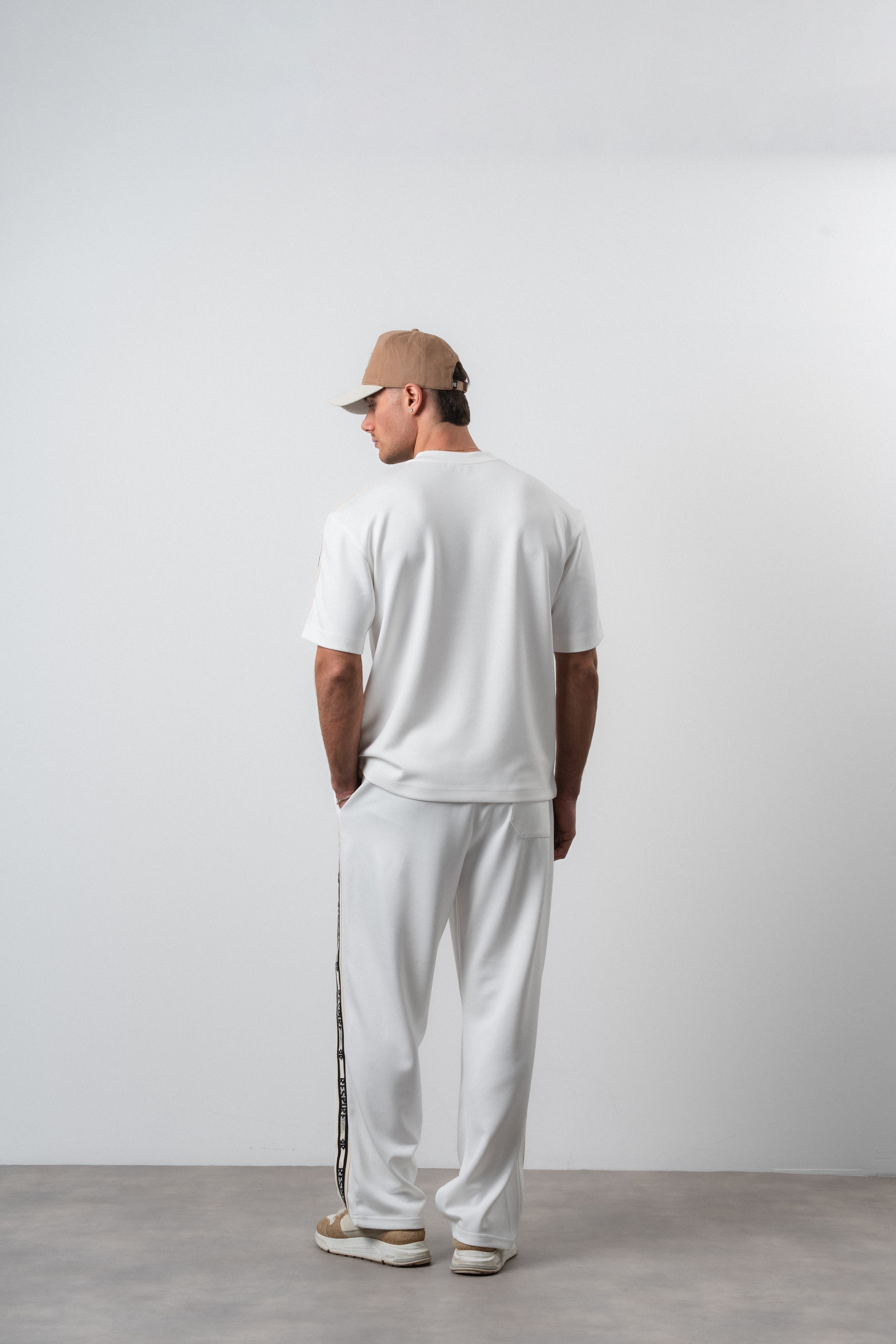 Erkek Respire Şerit Detaylı Regular Fit T-Shirt Pantolon Takım Ekru