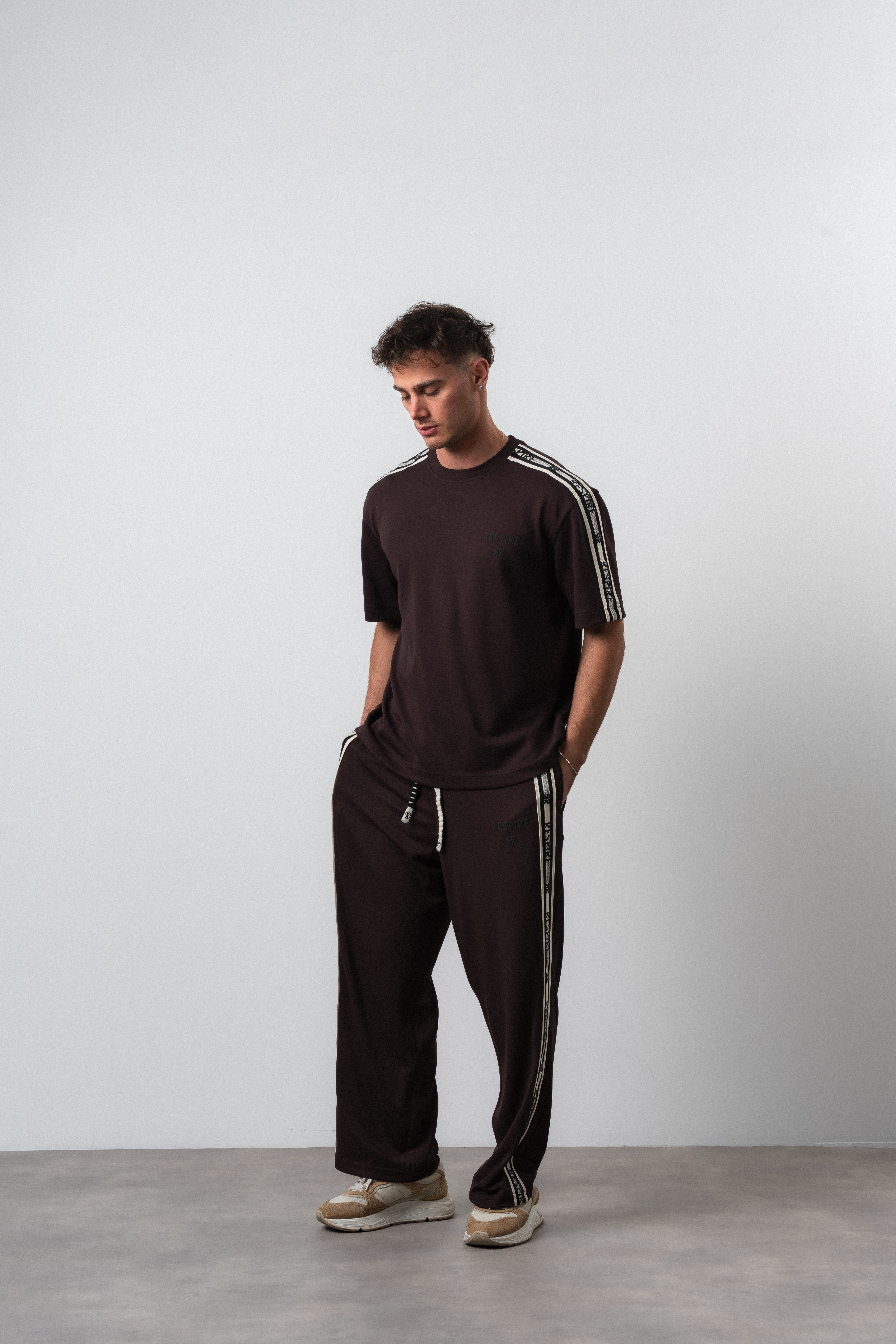 Erkek Respire Şerit Detaylı Regular Fit T-Shirt Pantolon Takım Kahve