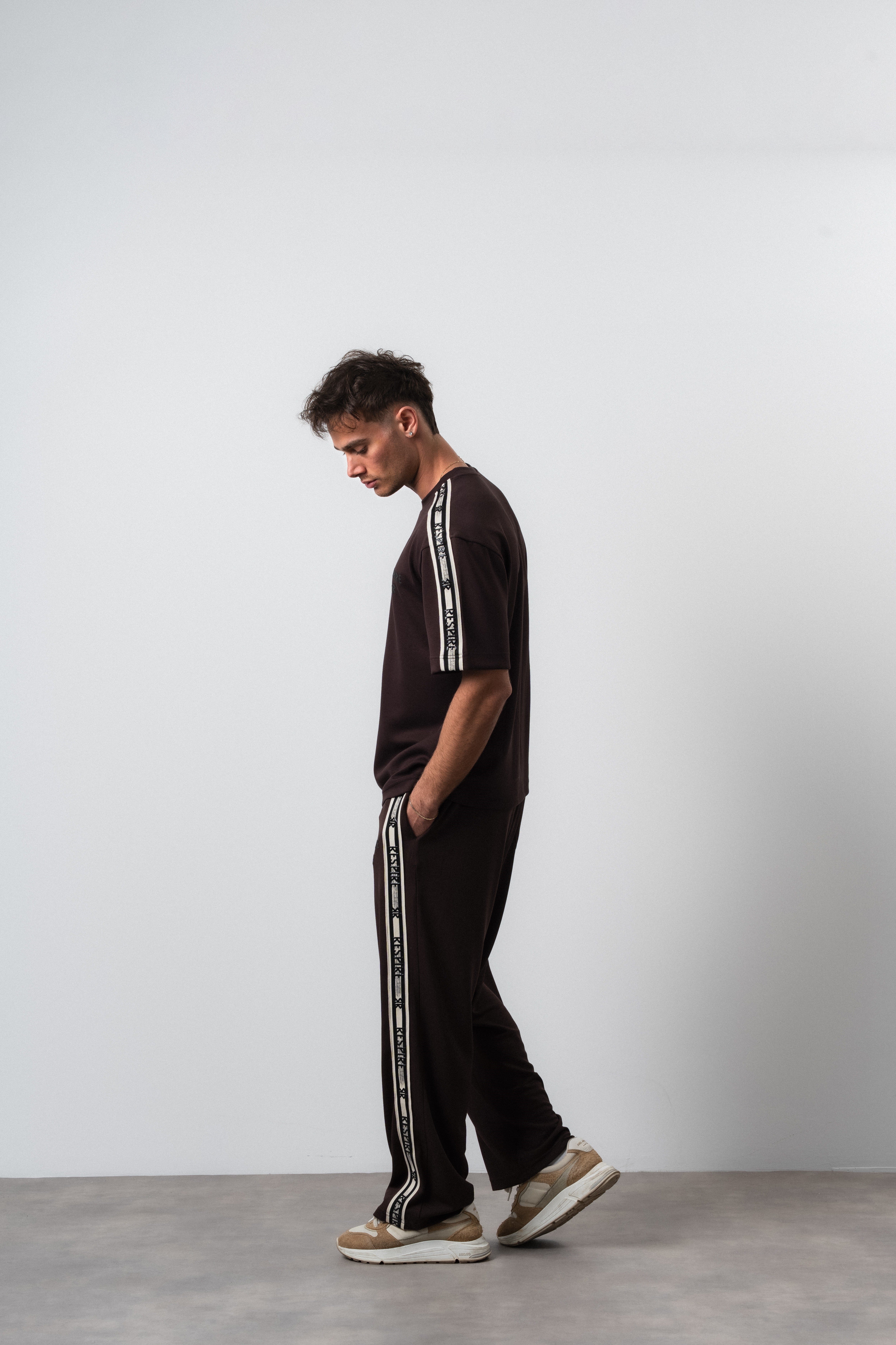 Erkek Respire Şerit Detaylı Regular Fit T-Shirt Pantolon Takım Kahve