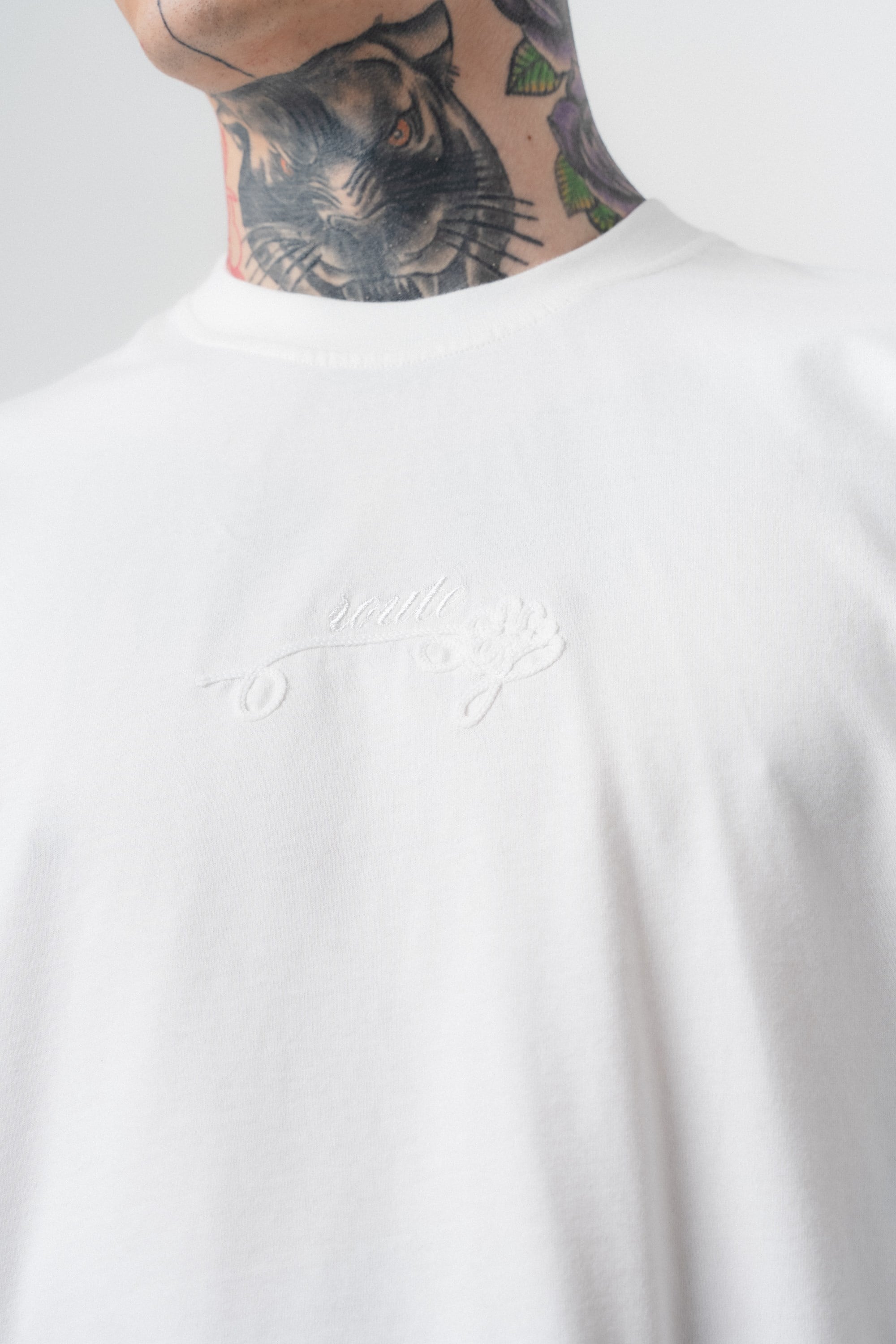 Erkek Route Nakışlı Oversize T-Shirt Ekru