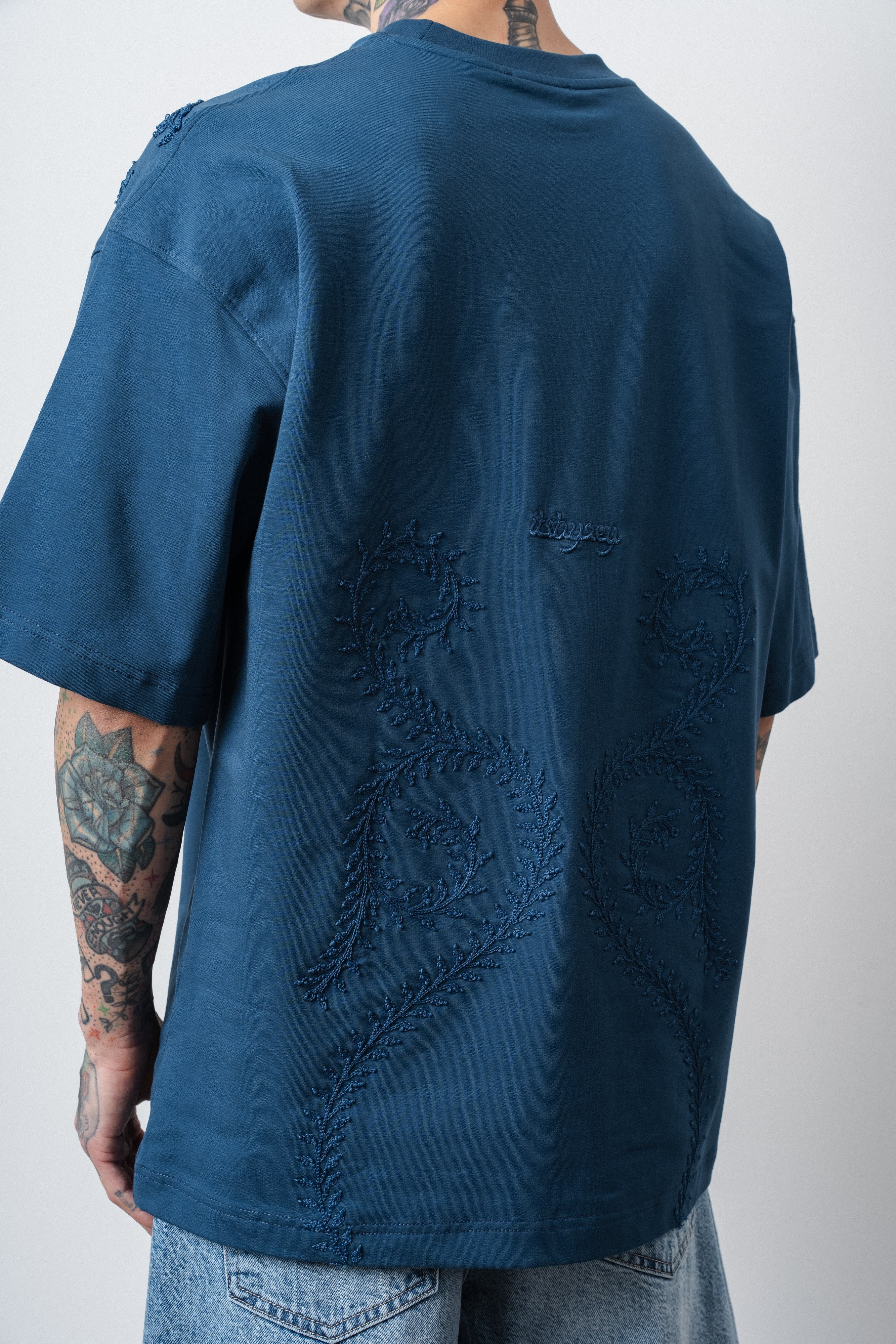 erkek-spiral-nakis-detayli-oversize-t--500-c3.jpg