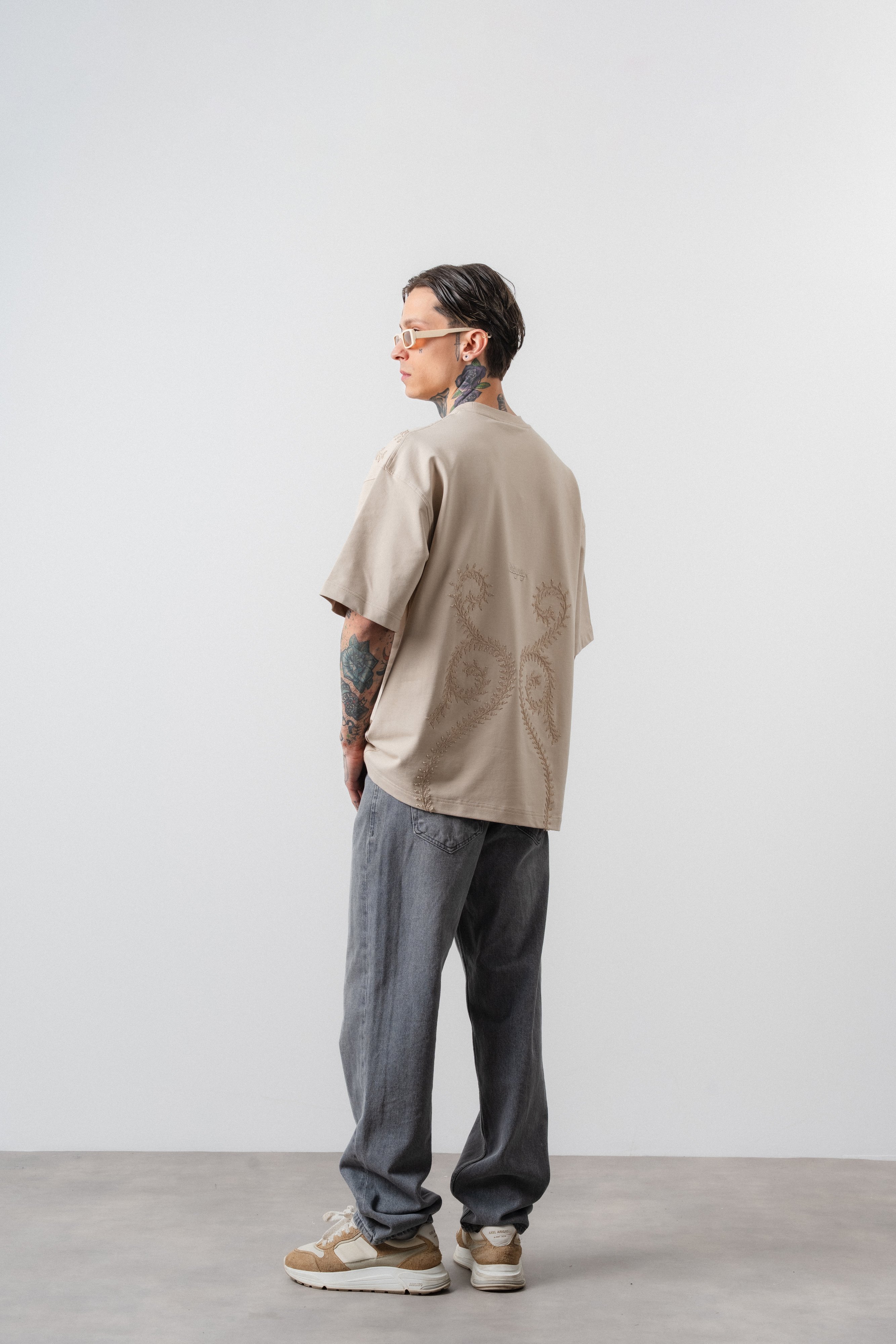 Erkek Spiral Nakış Detaylı Oversize T-Shirt Bej