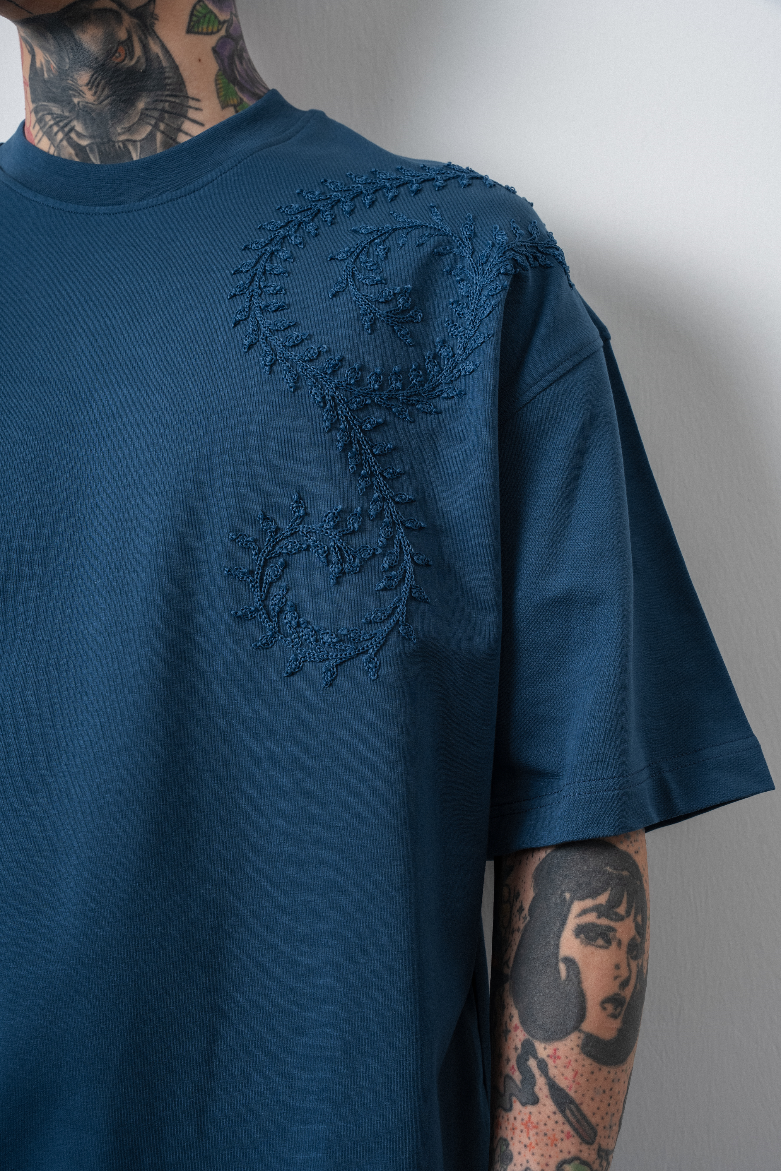 Erkek Spiral Nakış Detaylı Oversize T-Shirt Lacivert