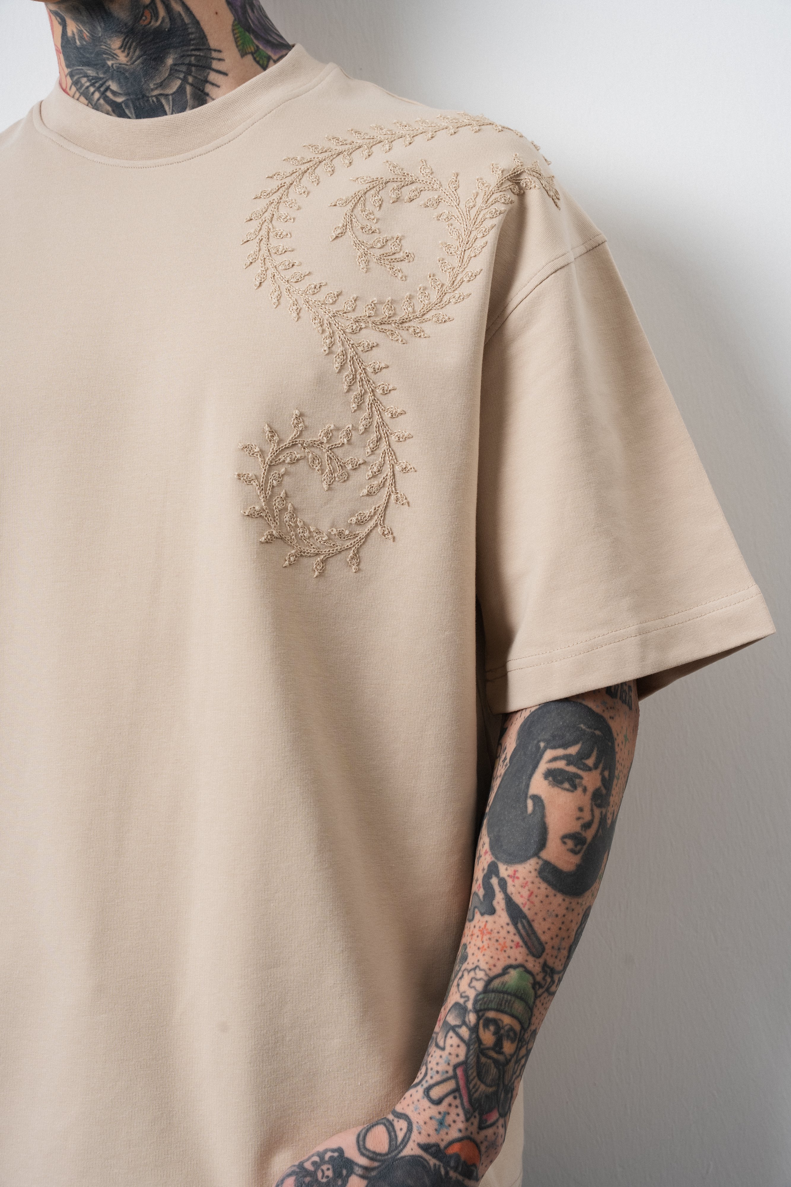 Erkek Spiral Nakış Detaylı Oversize T-Shirt Bej