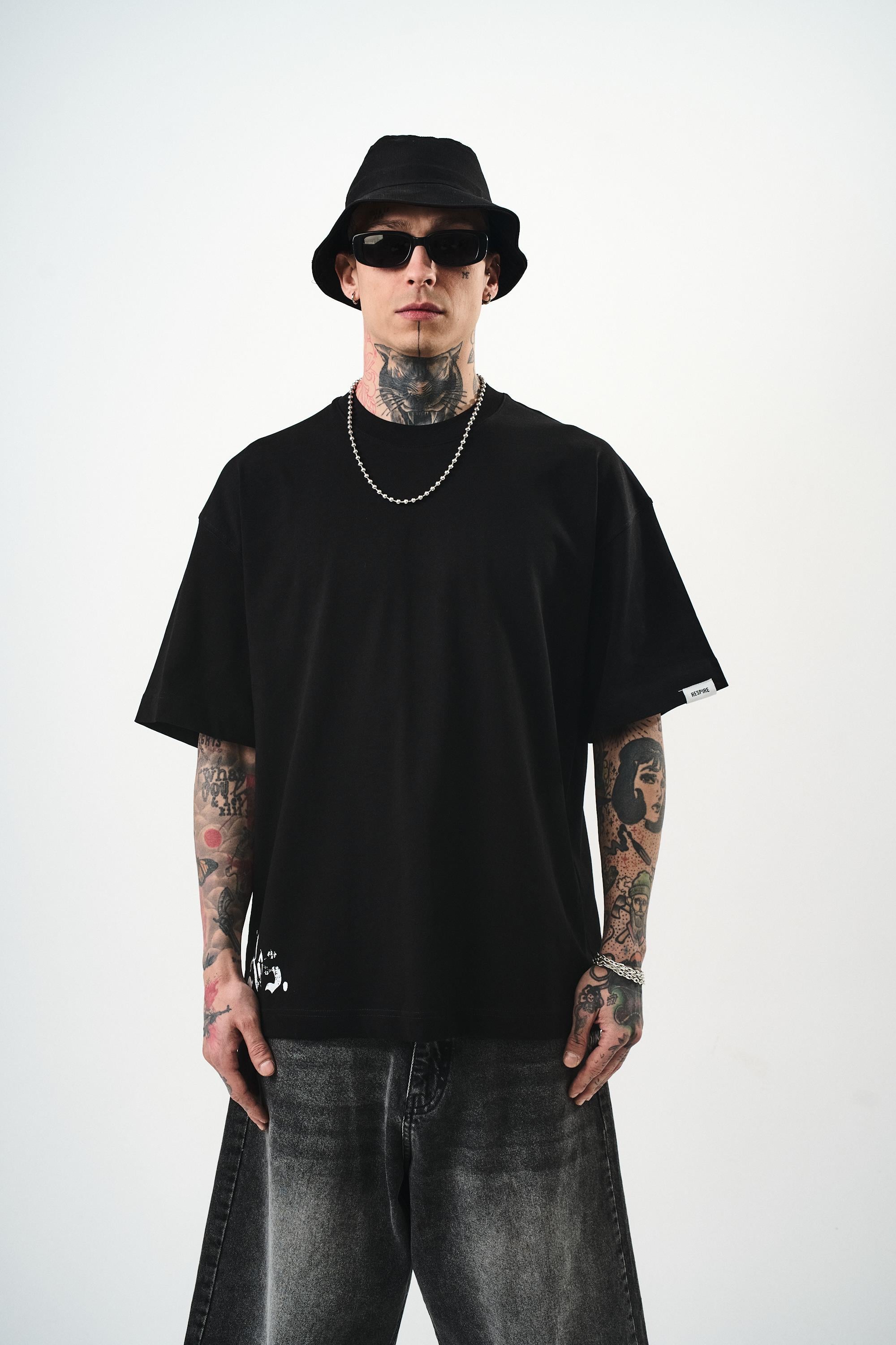 Erkek World Is Mine Baskılı Oversize T-Shirt Siyah