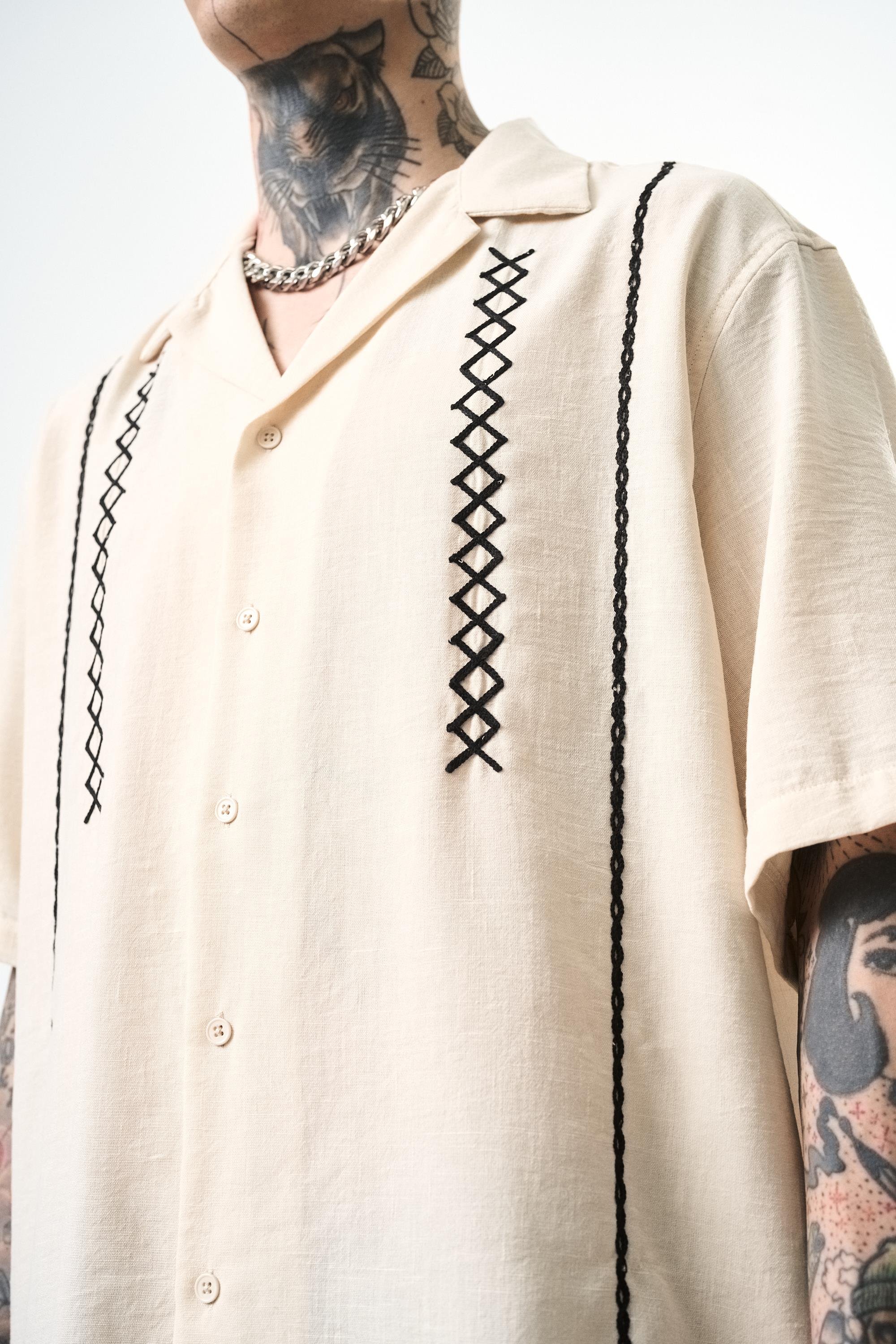 Erkek Zigzag Nakışlı Oversize Keten Gömlek Bej
