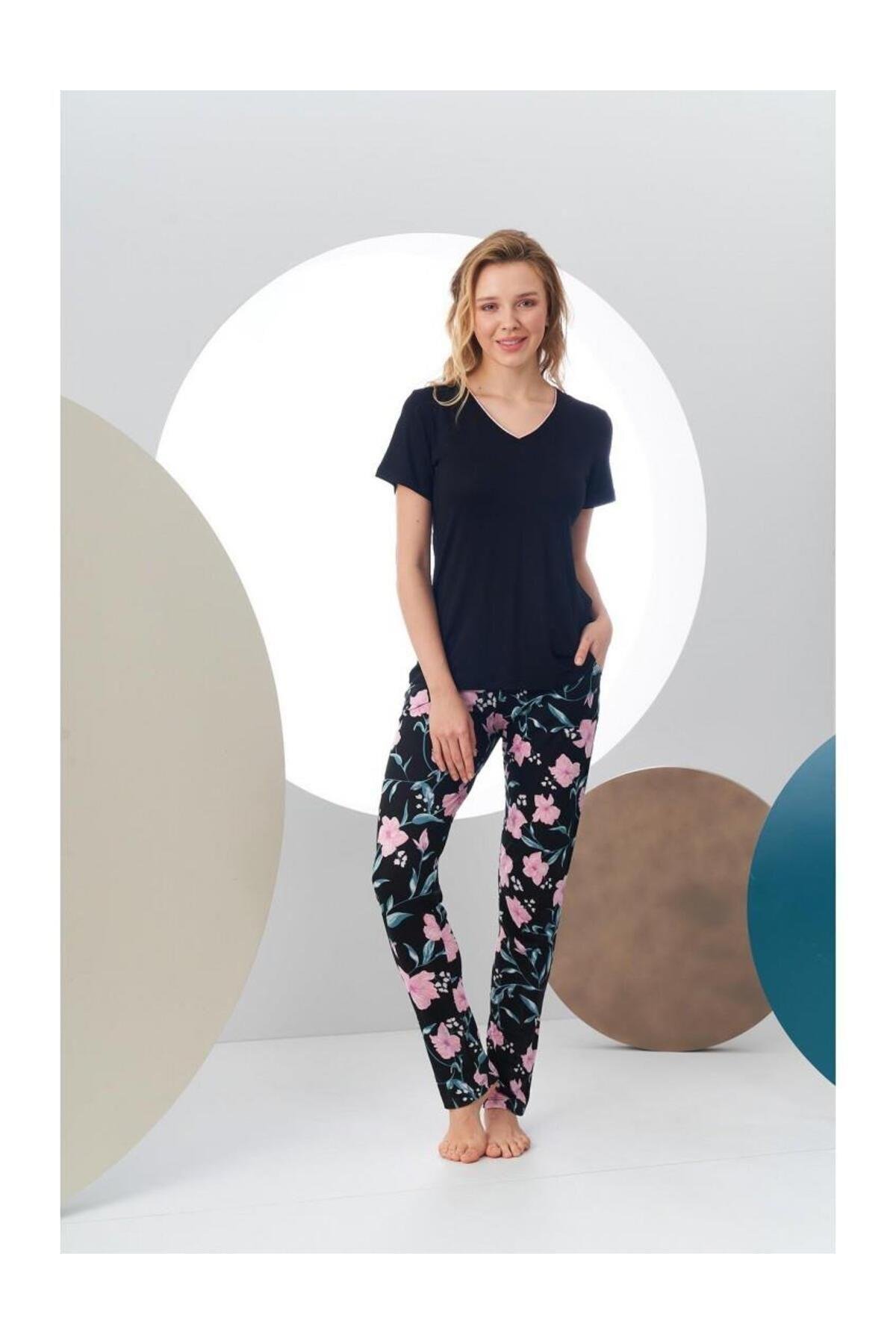 24168 Kadın Kısa Kollu V Yaka Desenli Pijama Takım