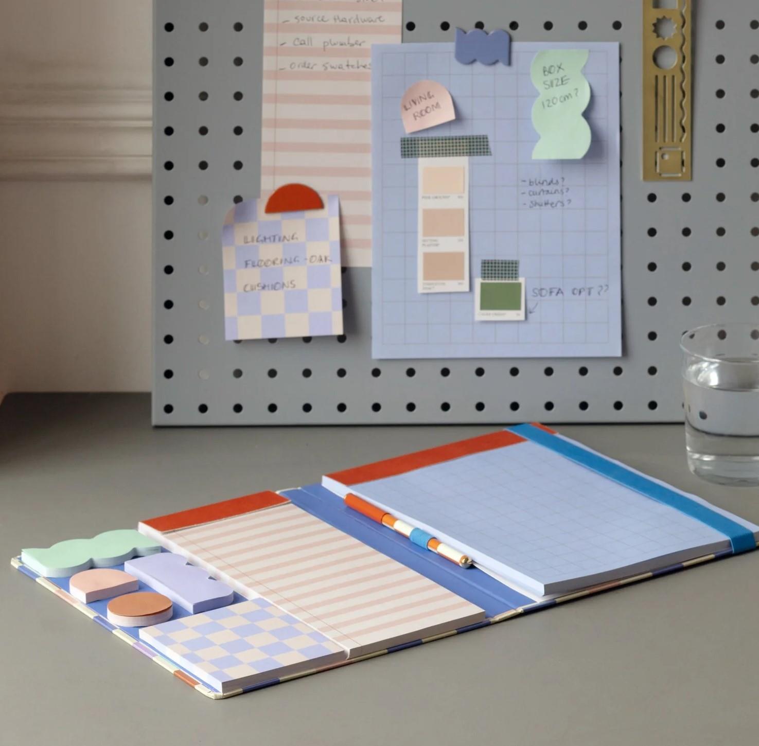 Kikkerland Inkerie Kareli A5 Notluk, Post It Set & Tükenmez Kalem Kırtasiye Seti