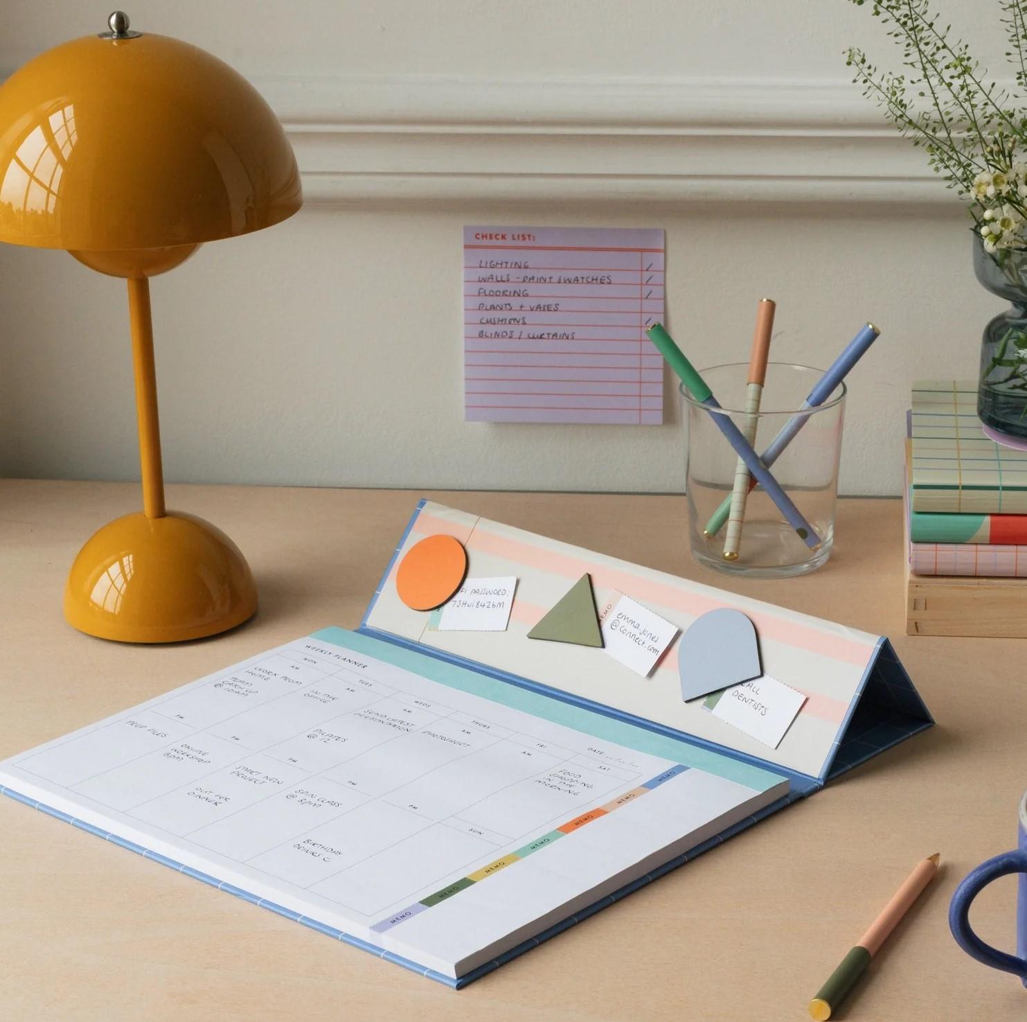 Kikkerland Inkerie Retro-Design Weekly Desk Planner Haftalık Planlama Seti