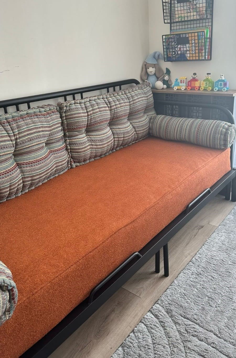 Teddy Kumaş El İşçilikli Divan Seti