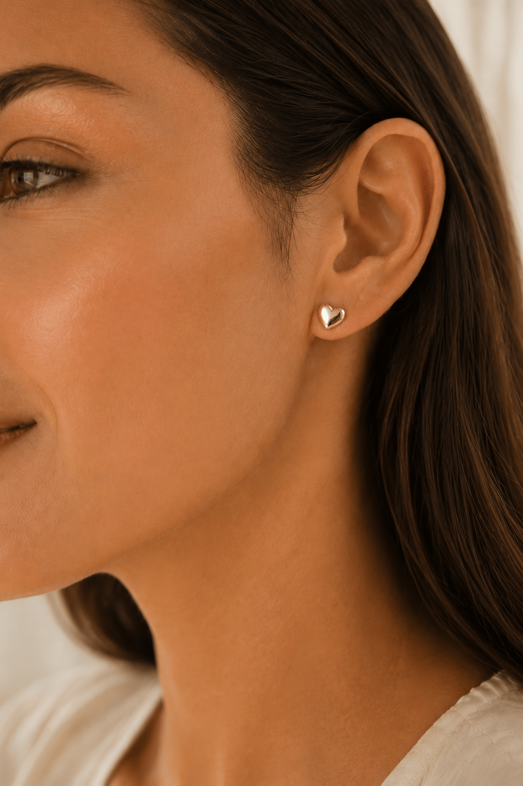 14K Altın Kaplama Mini Kalp Küpe – 4 mm Zarif Tasarım & Helix Uyumlu