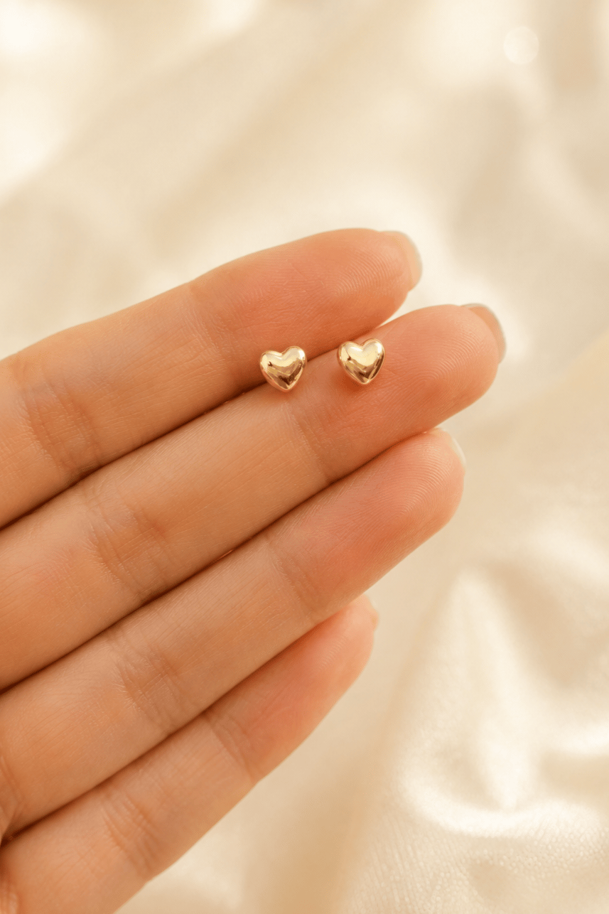 14K Altın Kaplama Mini Kalp Küpe – 4 mm Zarif Tasarım & Helix Uyumlu